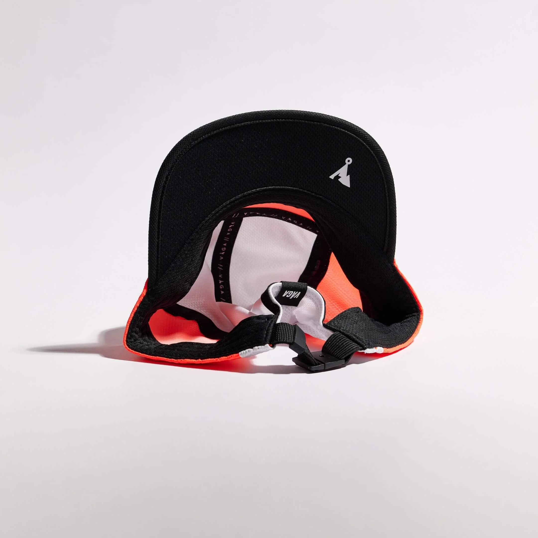 vaga-club-cap-running-cap-White-Coral-NeonPeach-underside.jpg