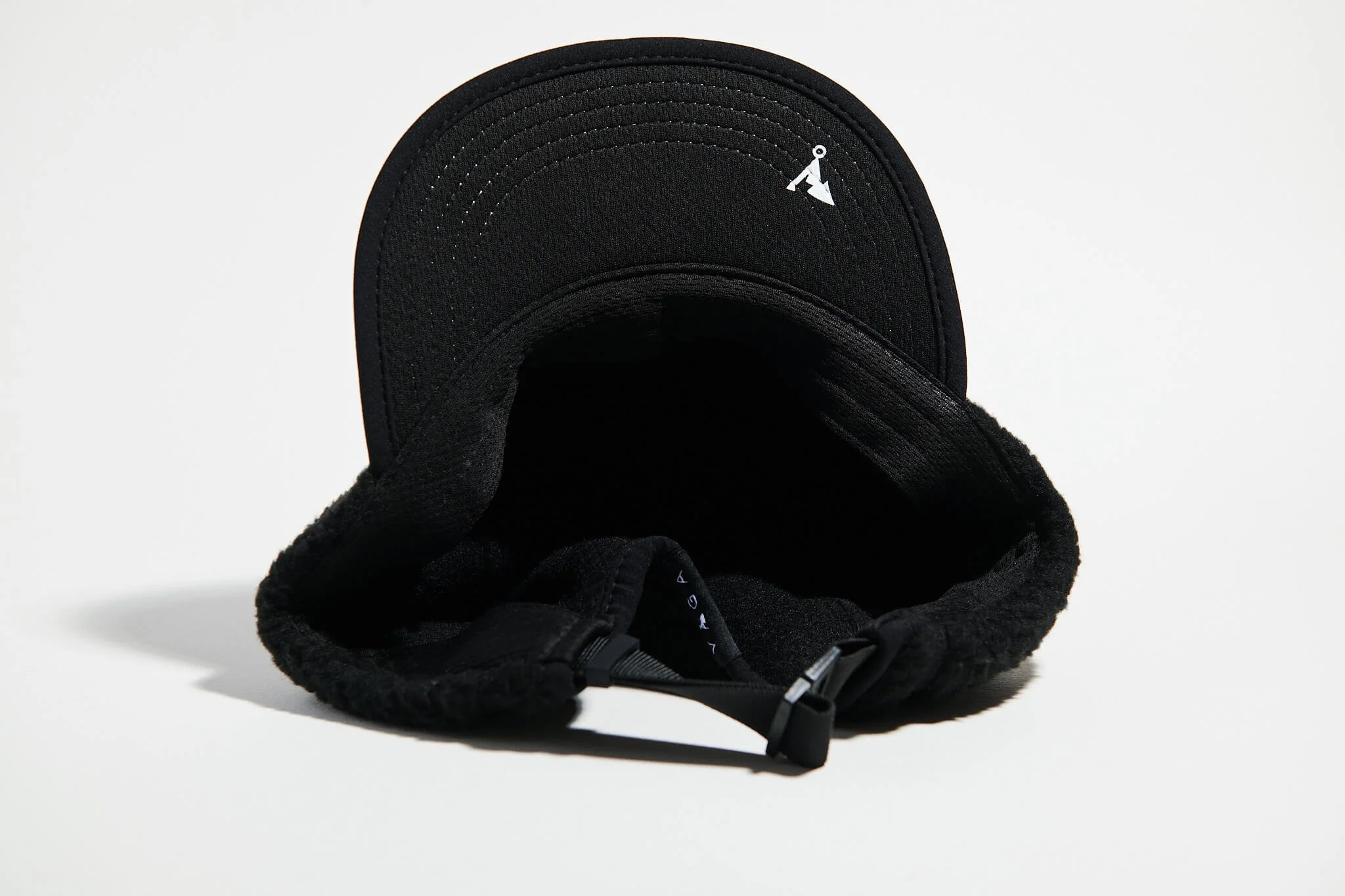 våga-teddy-fleece-cap-black-underneath.jpg