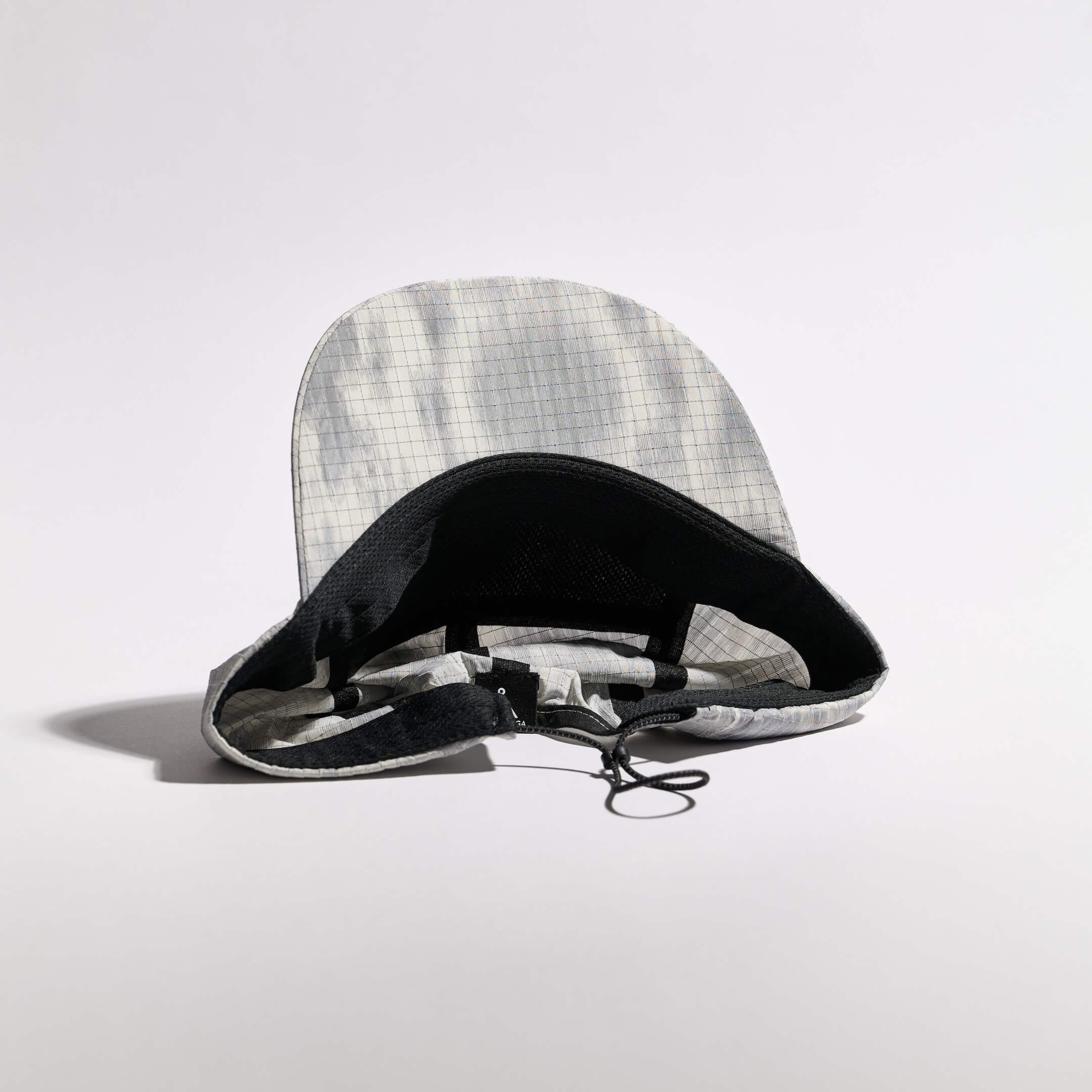 vaga-night-club-reflective-running-cap-lightgrey-silver-underside.jpg
