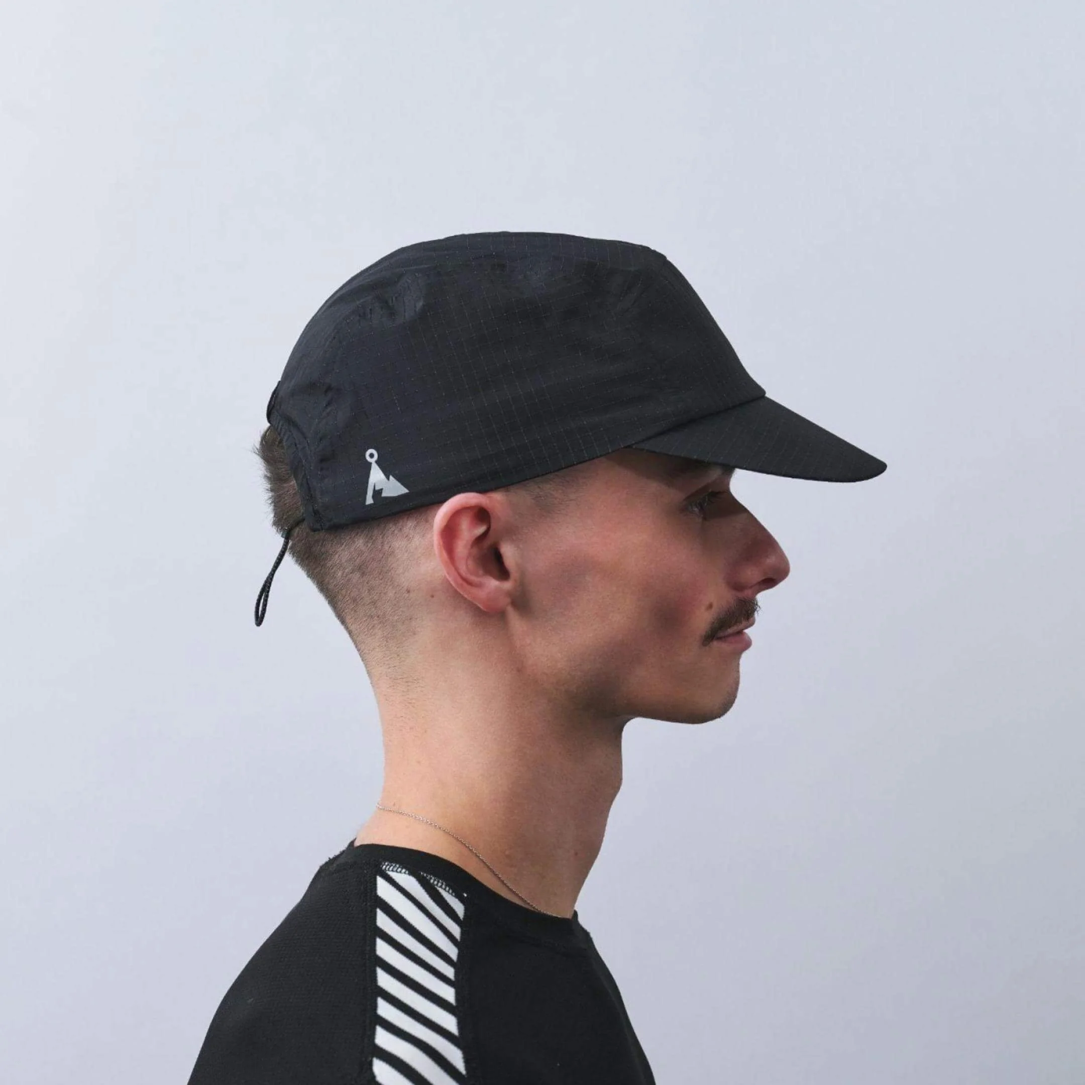 vaga-night-club-reflective-running-cap-black-model-profile.jpg