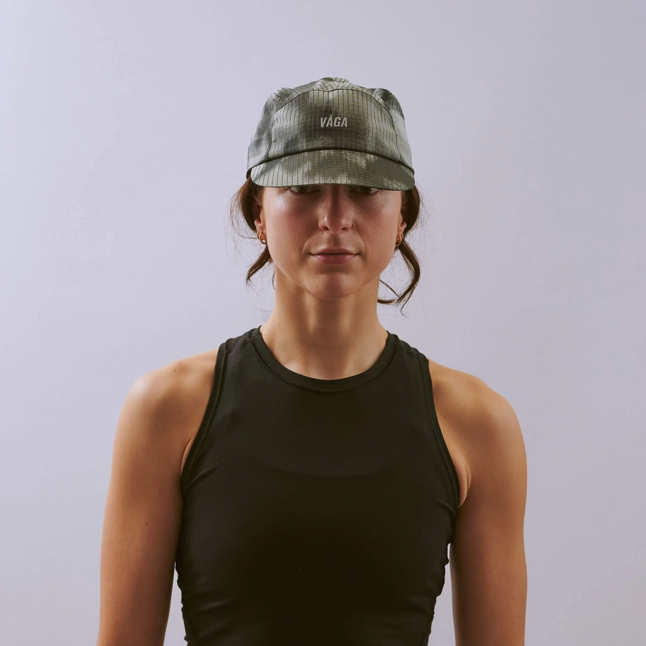 vaga-night-club-reflective-running-cap-black-grey-l-model-front.jpg