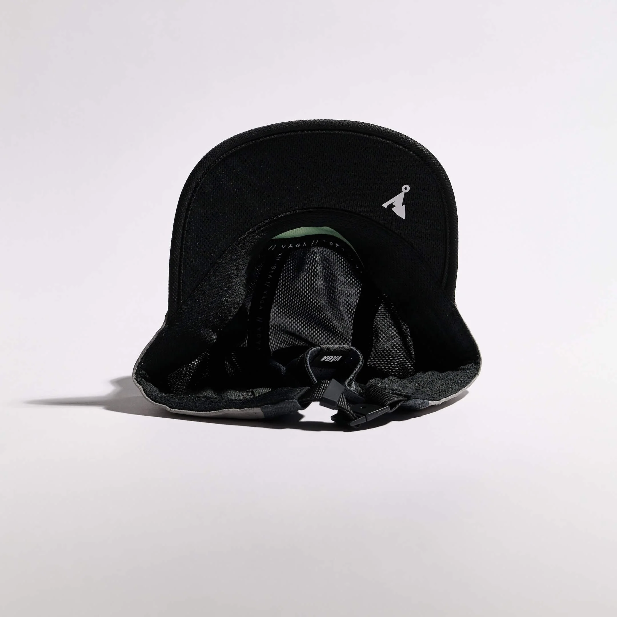 vaga-club-cap-running-cap-LightGrey-MidGrey-Black-underside.jpg