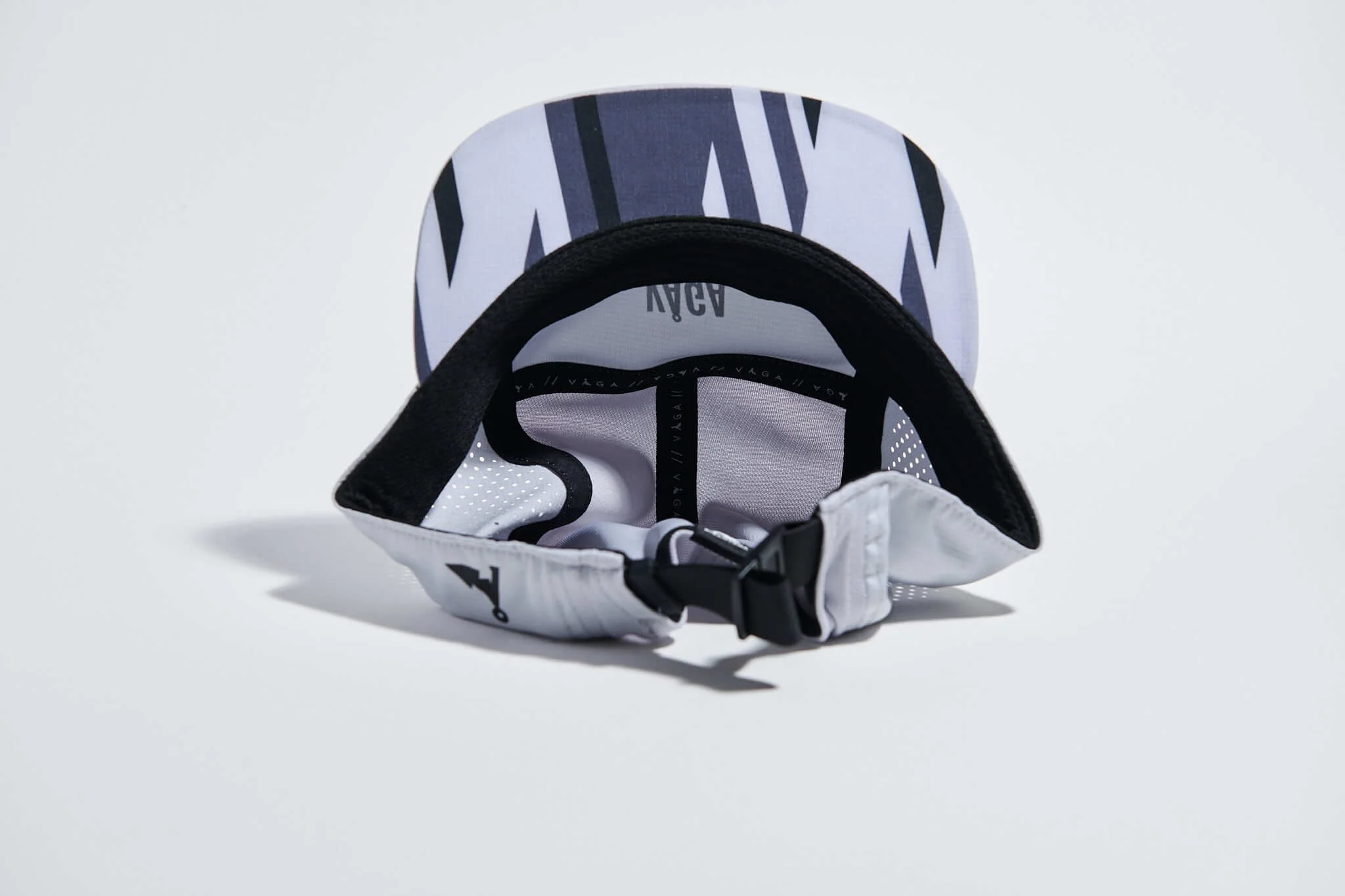 våga-feather-racing-cap-aluminium-grey-underneath.jpg