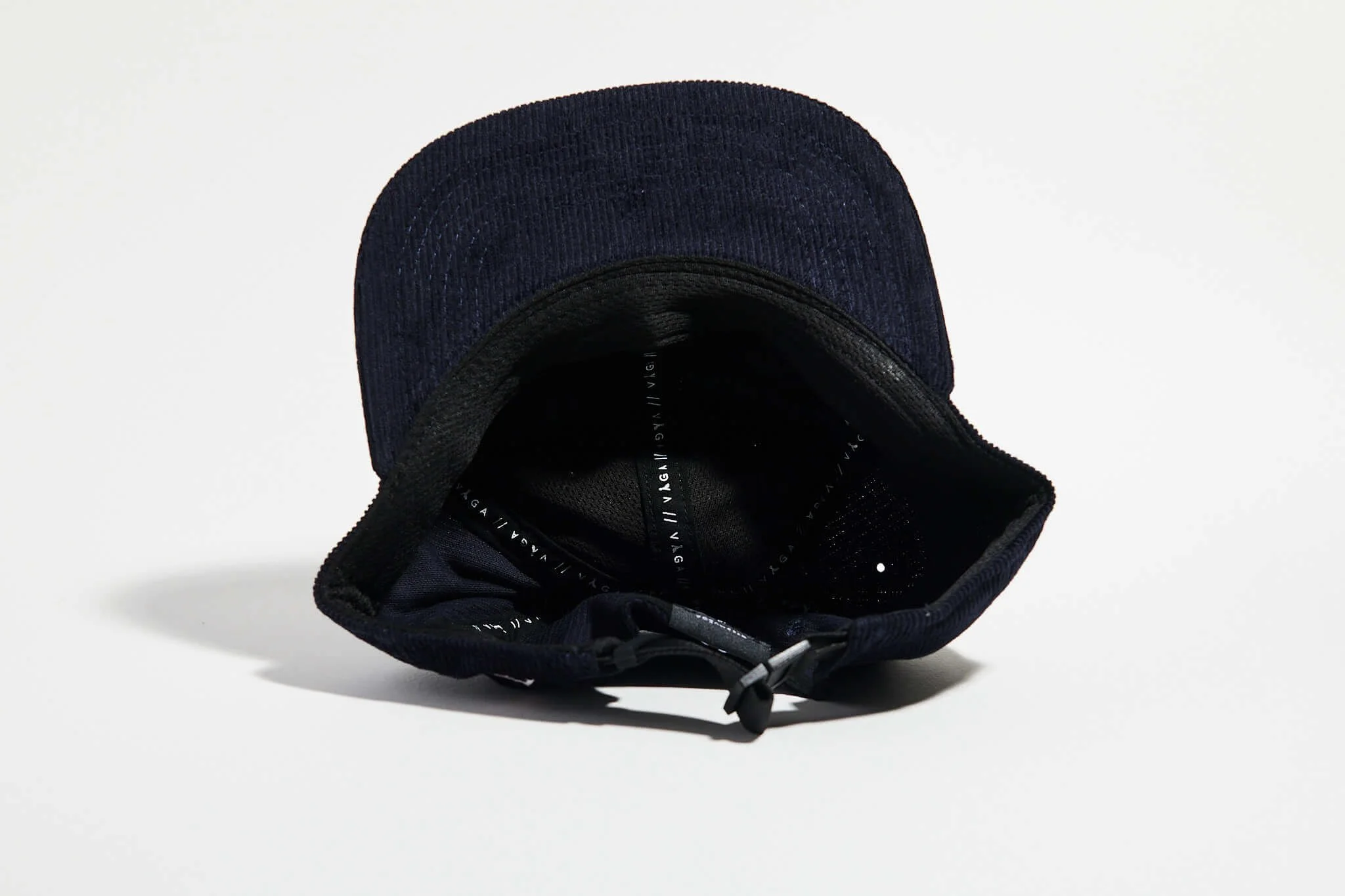 våga-corduroy-cap-navy-blue-underneath.jpg