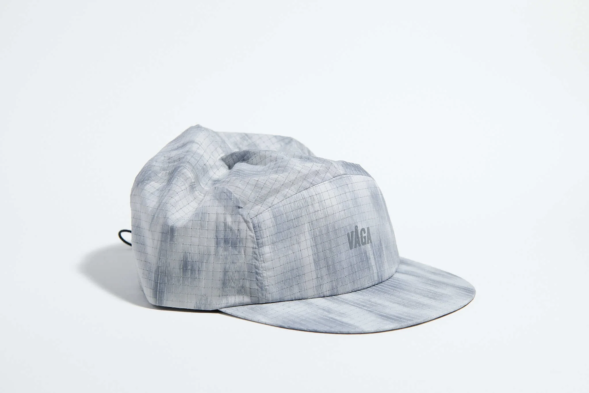 våga-night-club-cap-light-grey-silver-angle.jpg