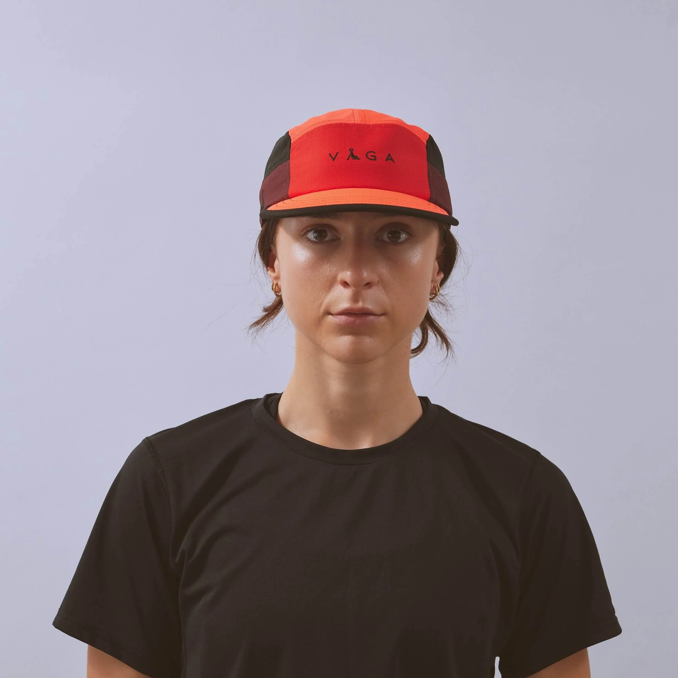 vaga-club-cap-running-cap-neoncoral-red-bordeaux-model-front.jpg