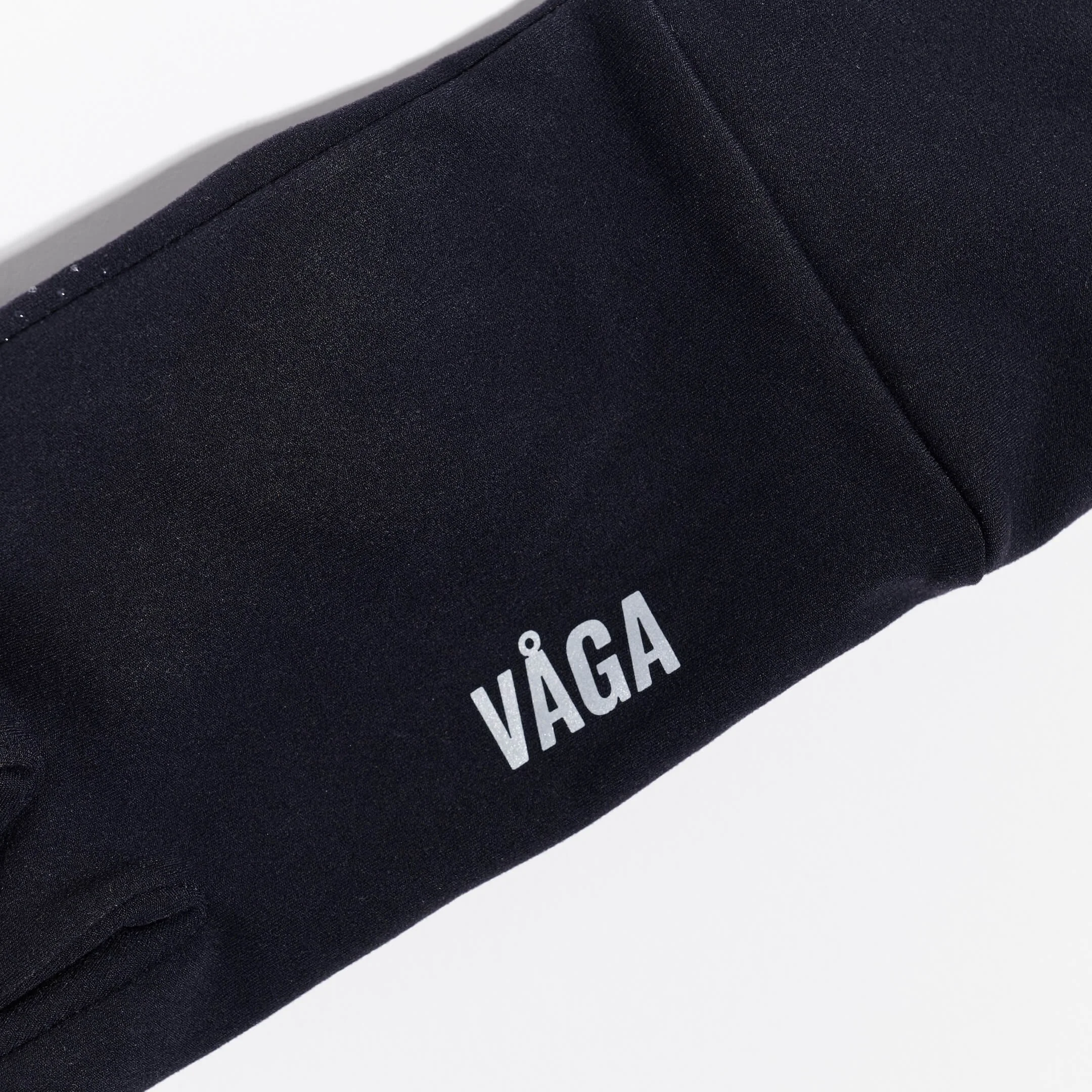 vaga-tempo-lite-running-glove-black-detail-branding.jpg