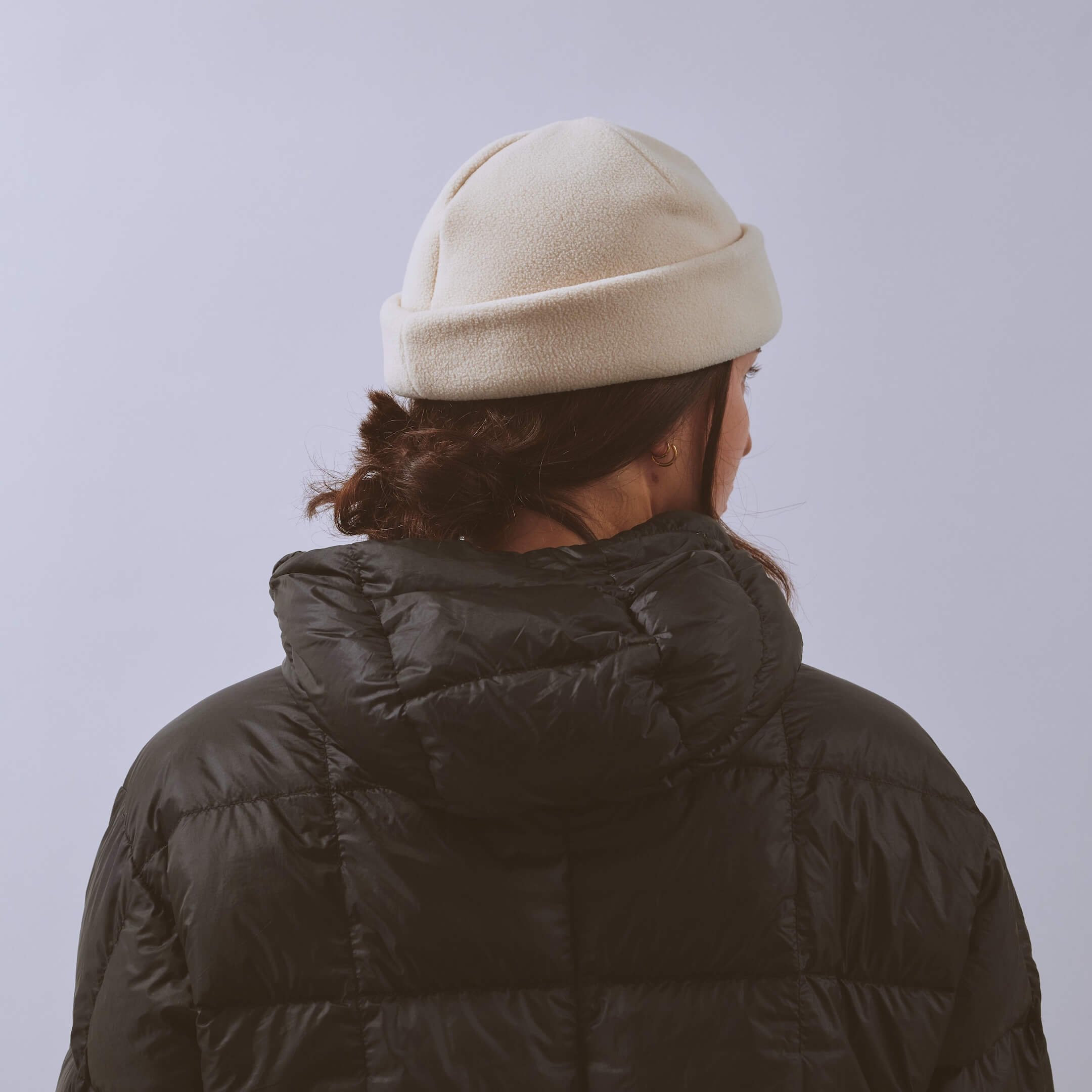 vaga-fleece-beanie-running-hat-ecru-model-back-angle.jpg