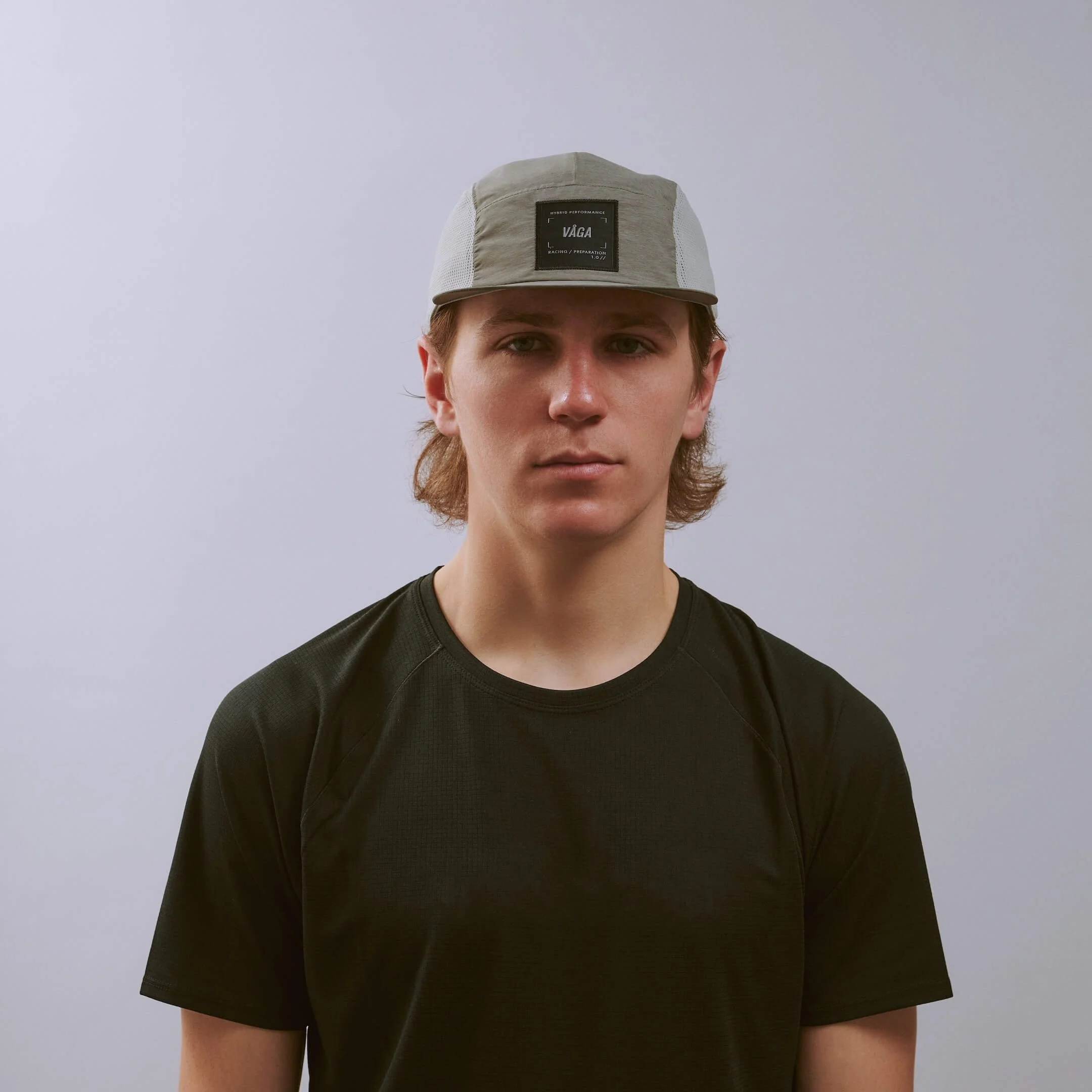 vaga-mesh-flex-running-cap-midgrey-e-model-front.jpg