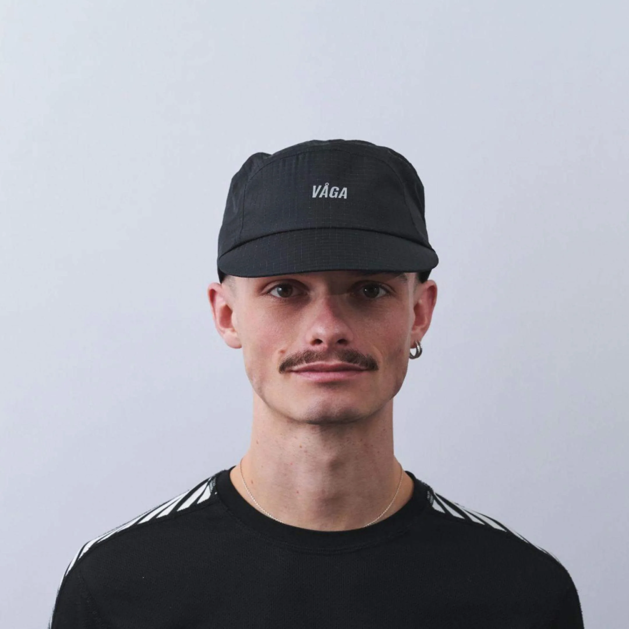 vaga-night-club-reflective-running-cap-black-model-front.jpg