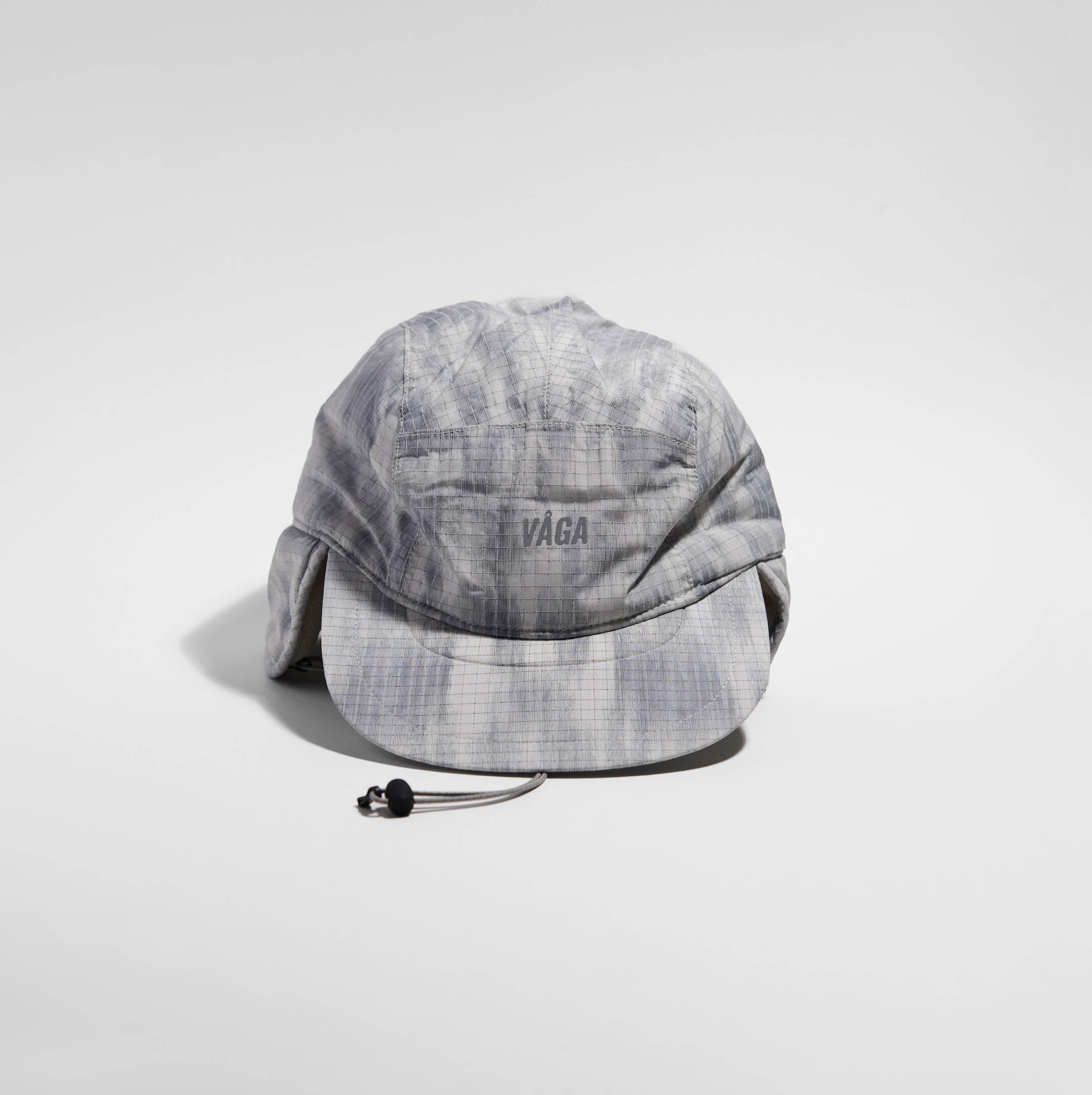 vaga-padded-hiker-cap-light-grey-silver-reflective-front.jpg