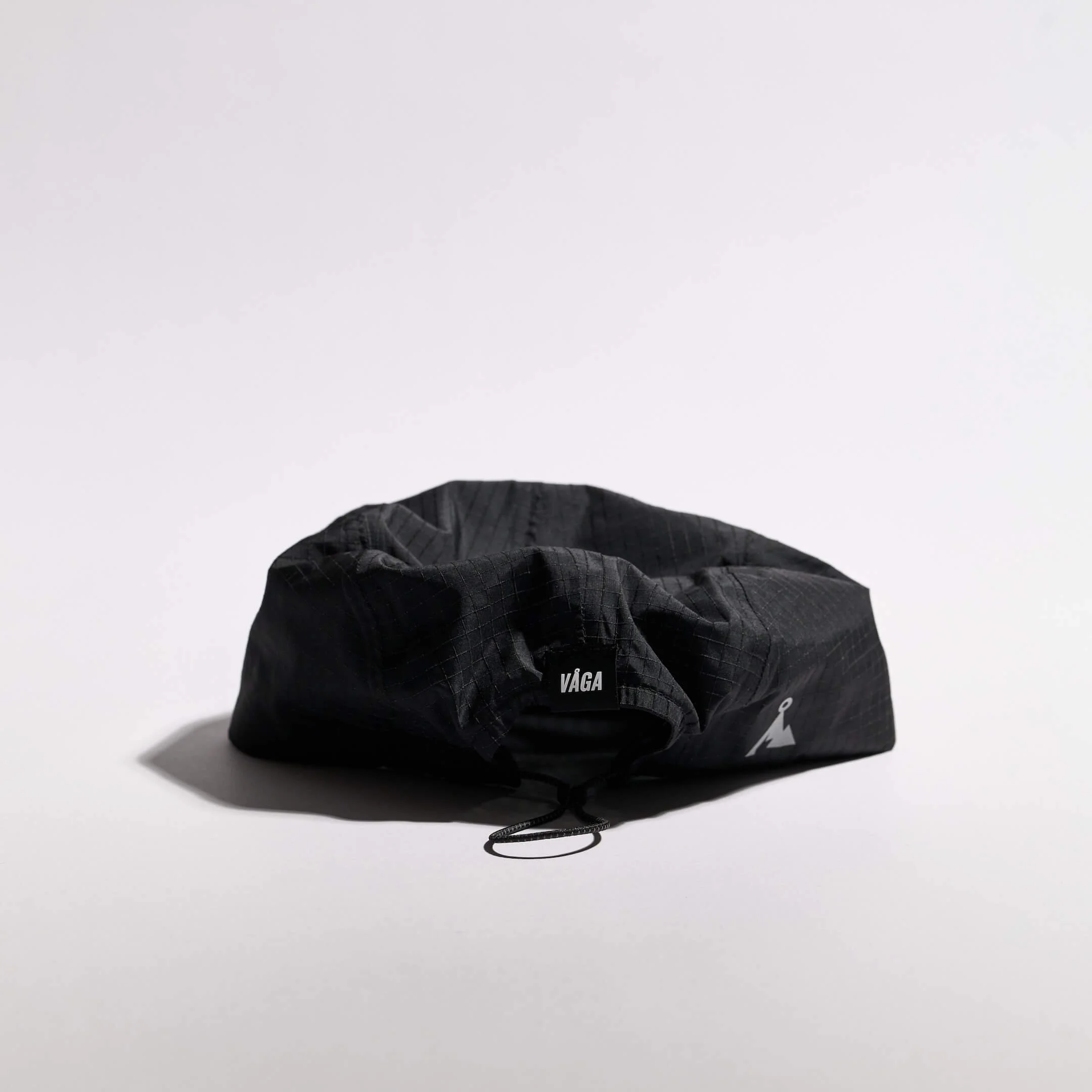 vaga-night-club-reflective-running-cap-black-back.jpg