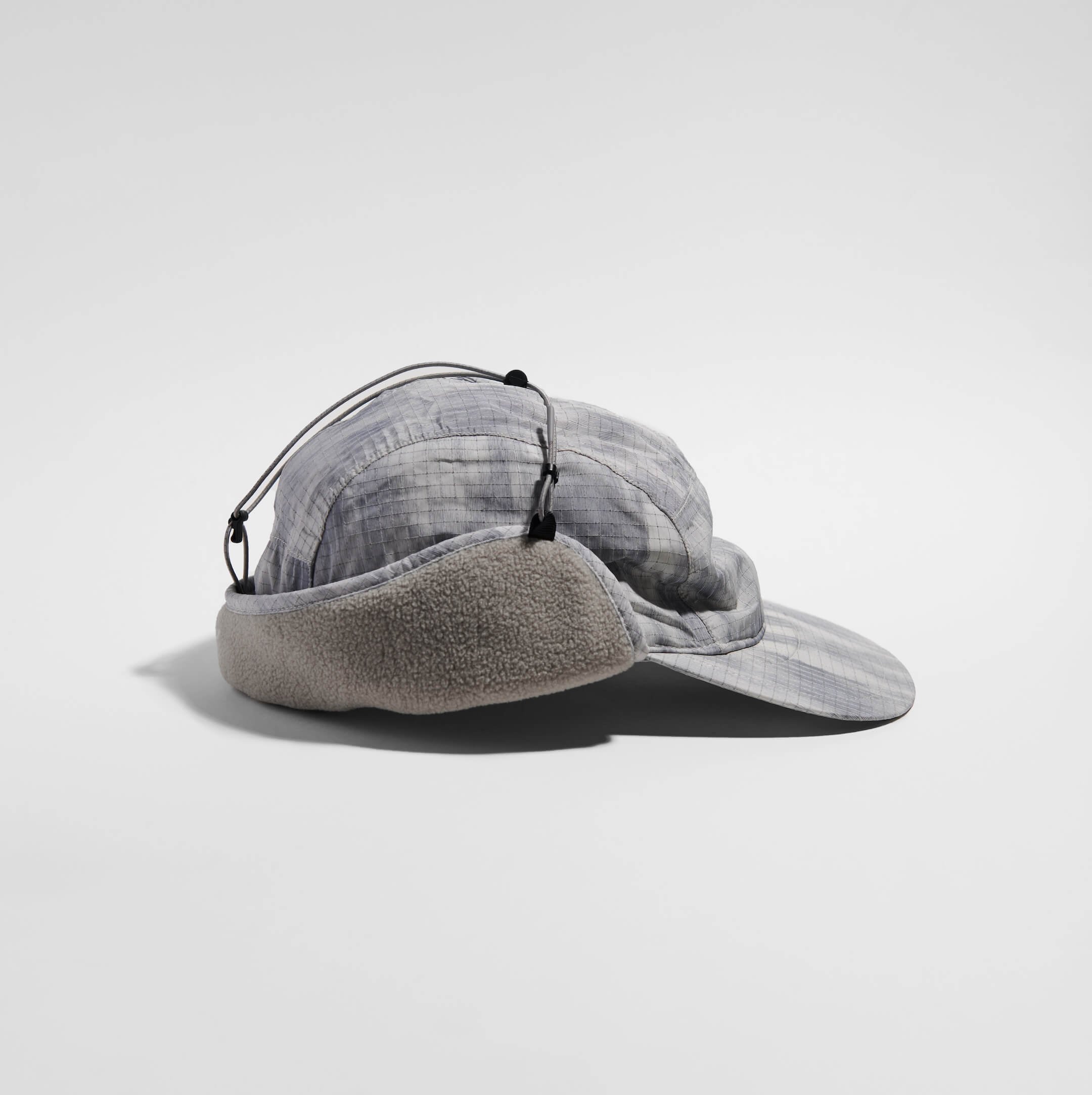 vaga-padded-hiker-cap-light-grey-silver-reflective-folded-side.jpg