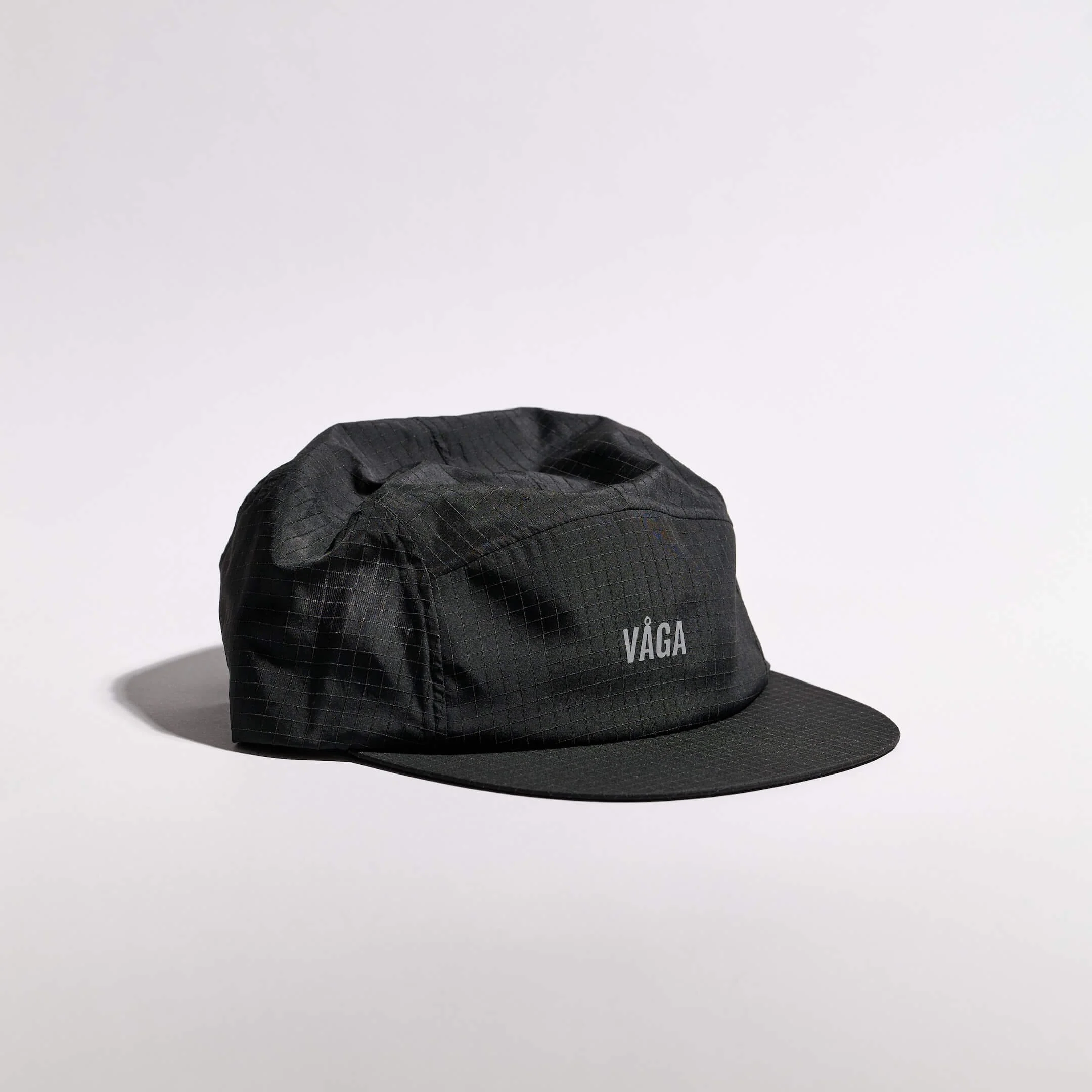 vaga-night-club-reflective-running-cap-black-angle.jpg