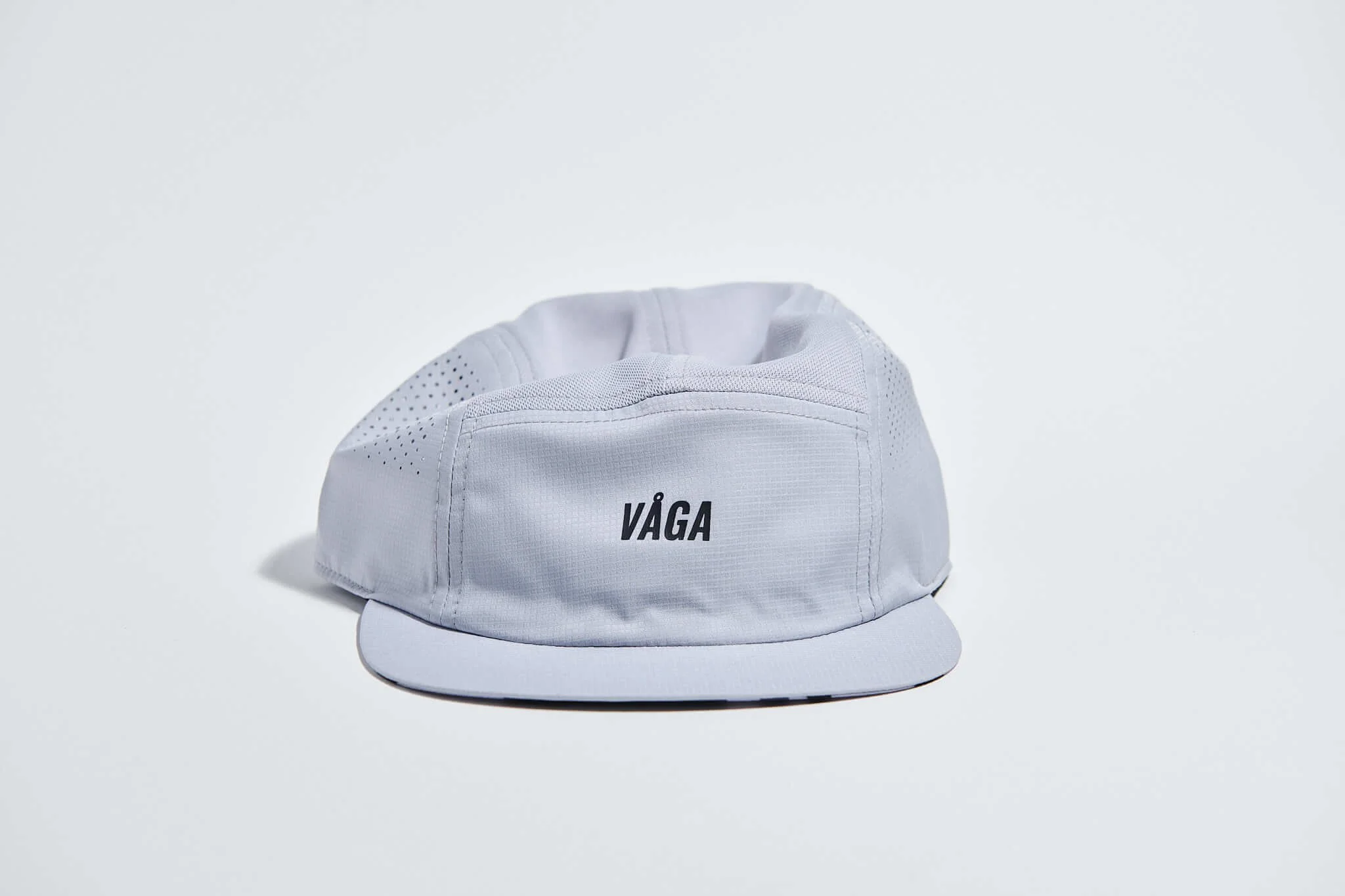 våga-feather-racing-cap-aluminium-grey-front.jpg