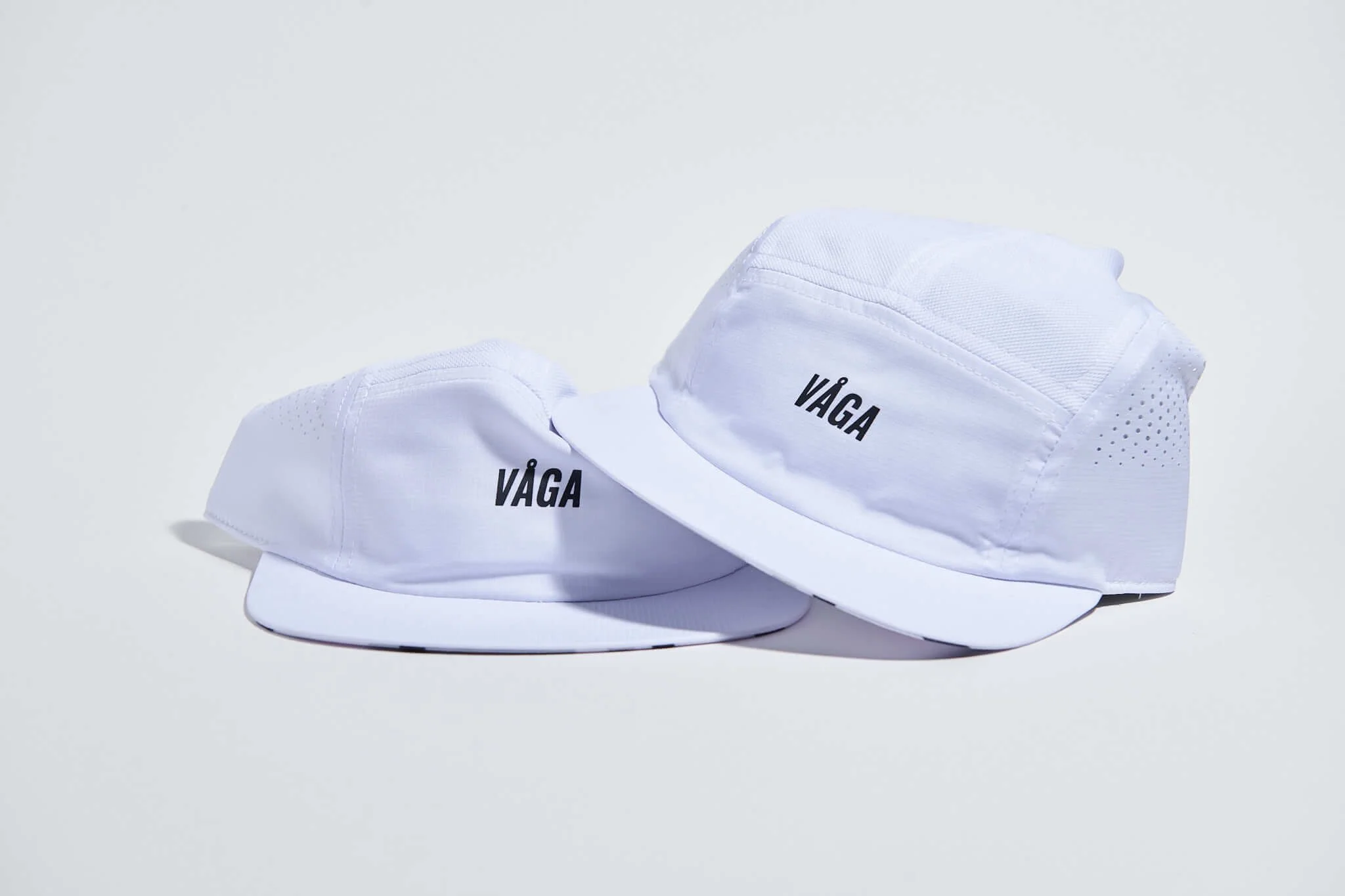 våga-feather-racing-cap-white-mist-grey-black-together.jpg
