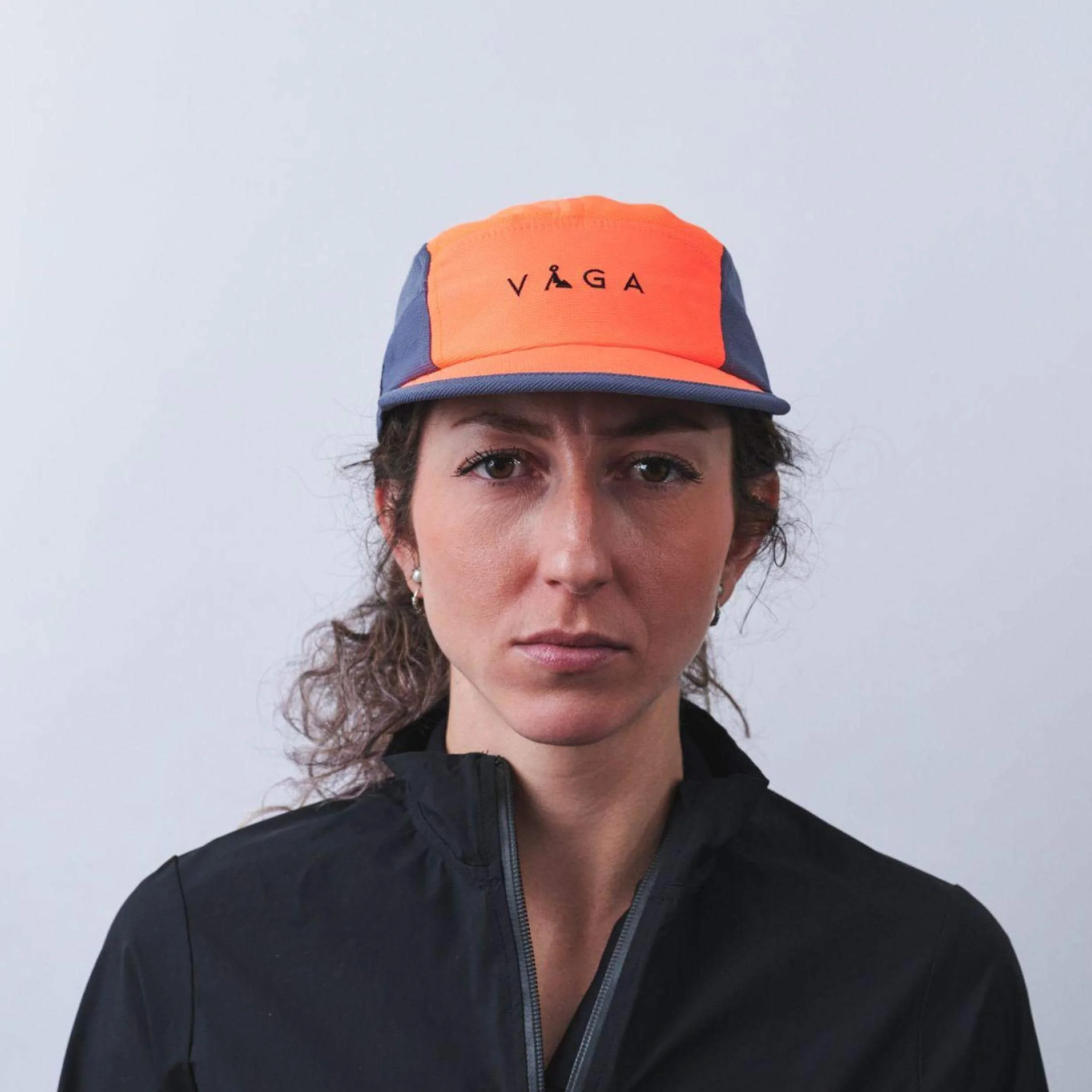 vaga-club-cap-running-cap-NeonCoral-SlateBlue-model-front.jpg