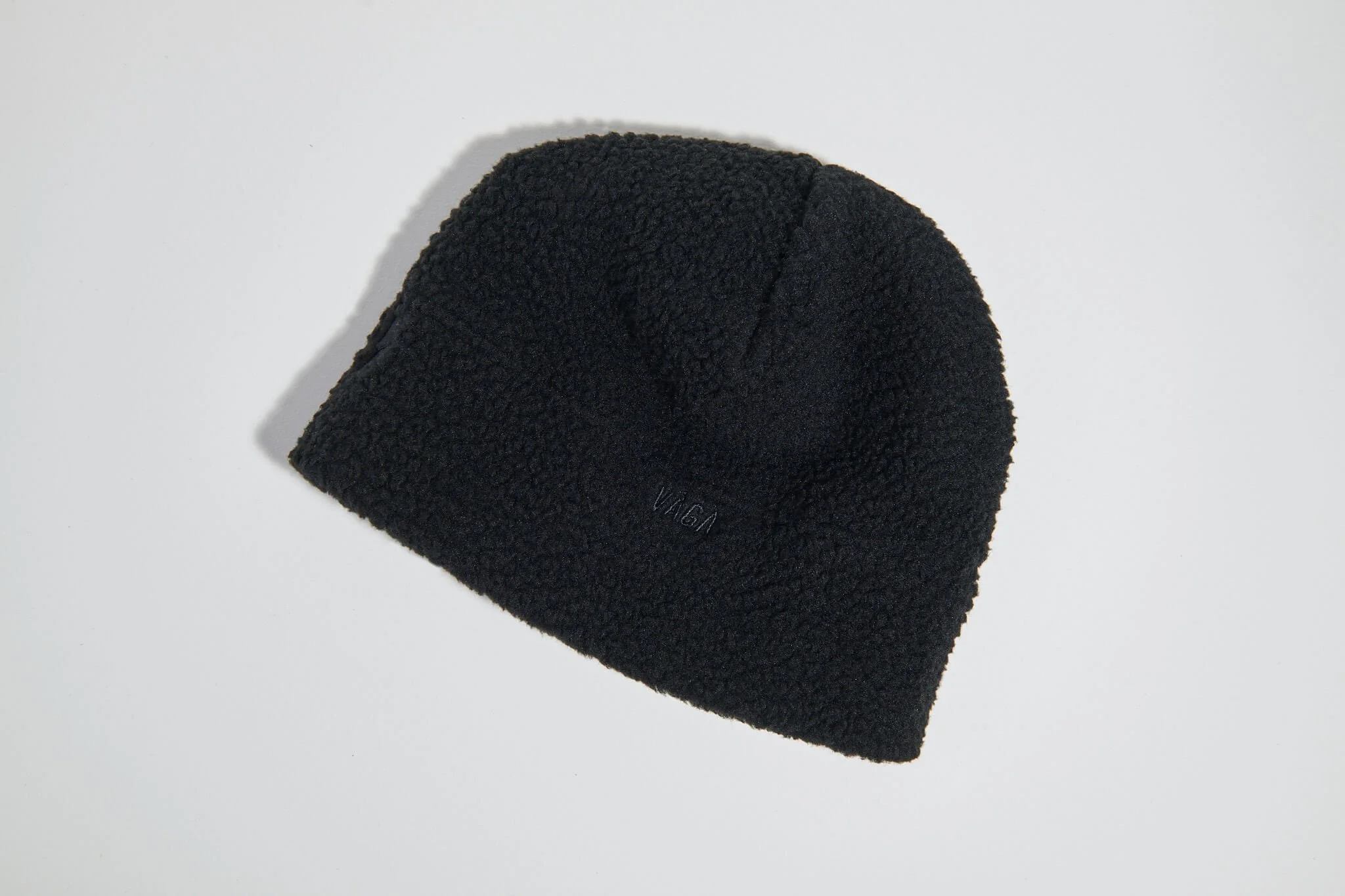 våga-teddy-fleece-beanie-black-angle.jpg