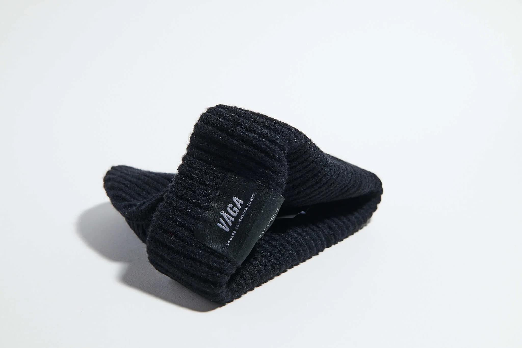 våga-mid-weight-beanie-storm-black-underneath.jpg