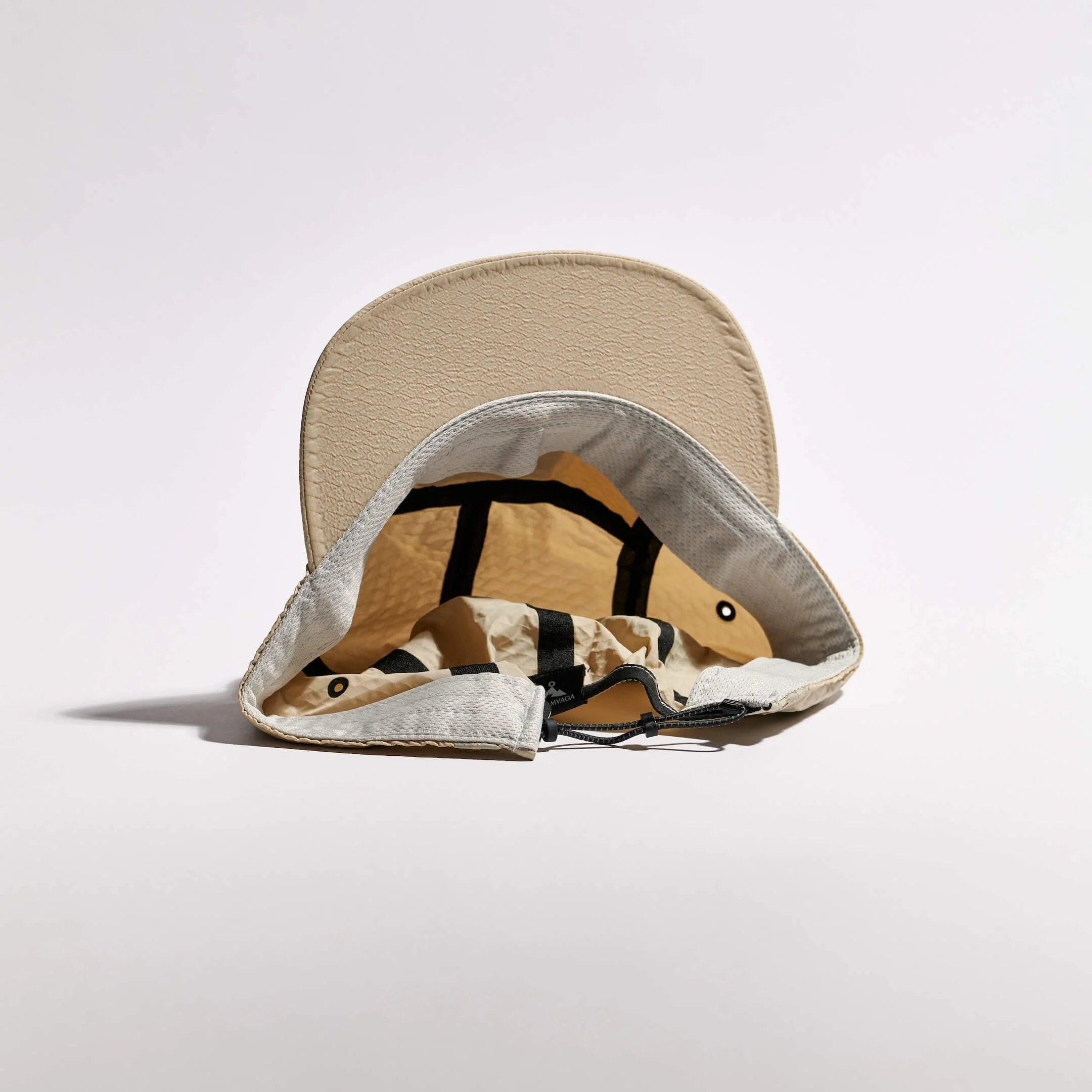vaga-viper-lite-cap-textured-running-cap-taupe-underside.jpg