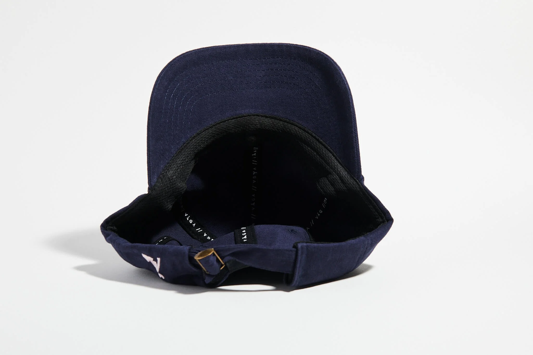 våga-washed-cotton-lifestyle-cap-washed-navy-blue-underneath.jpg