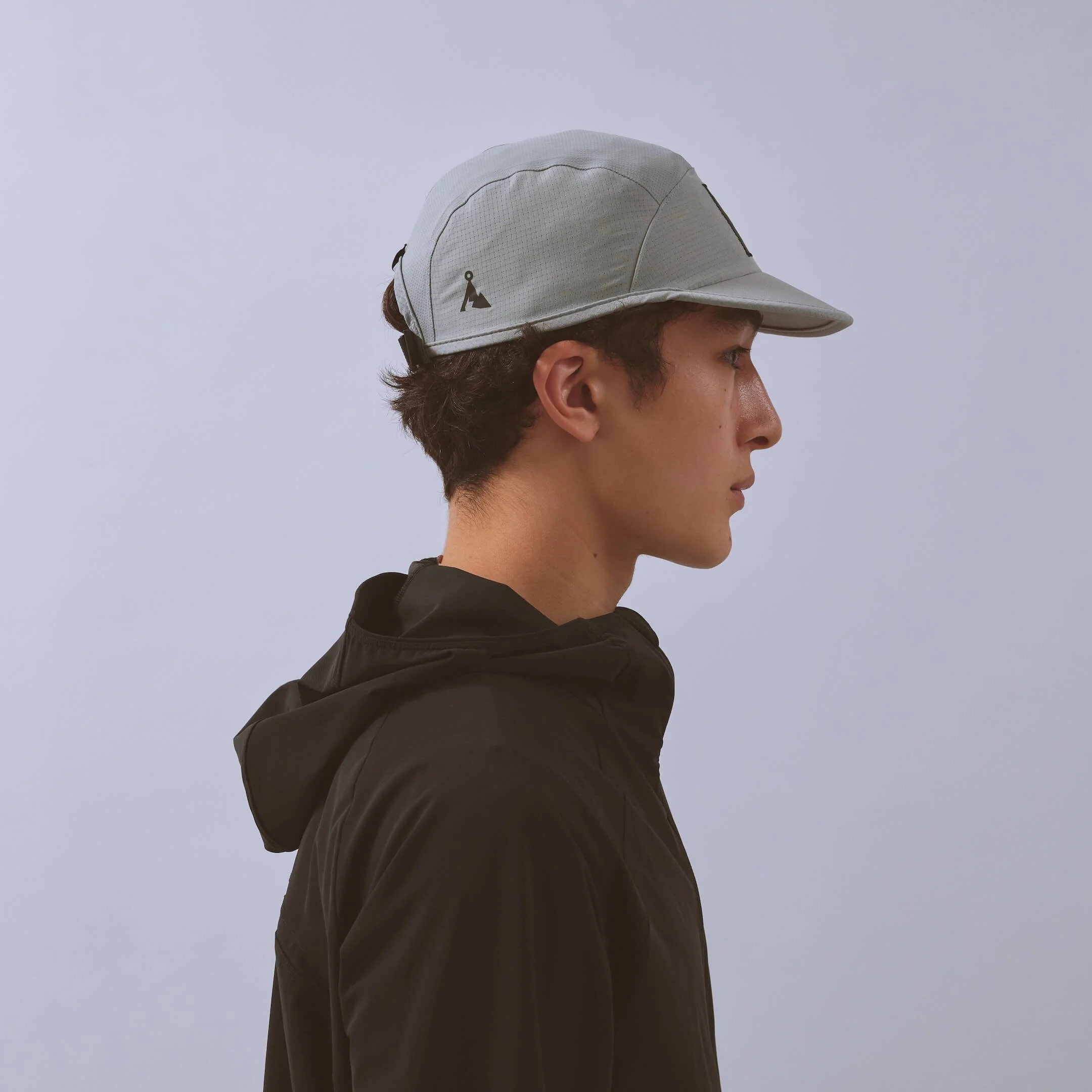 vaga-transit-lite-cap-unstructured-running-cap-aluminiumgrey-model-profile.jpg