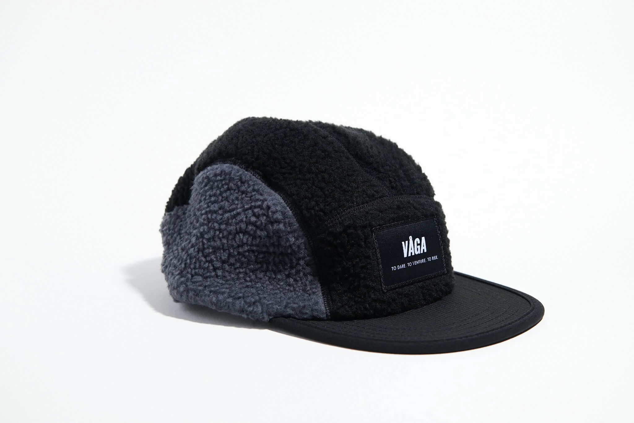 våga-teddy-fleece-cap-black-charcoal-angle.jpg