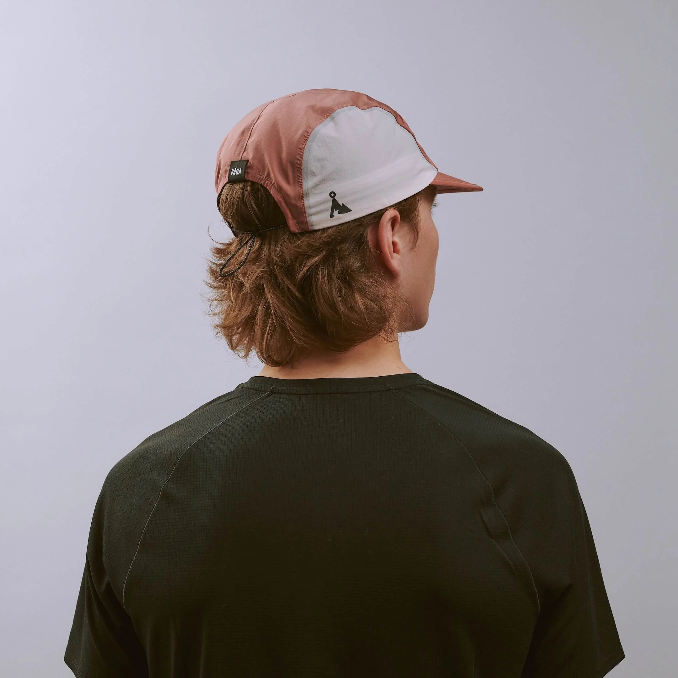 vaga-pacer-cap-running-cap-clayred-palepink-e-model-angle.jpg