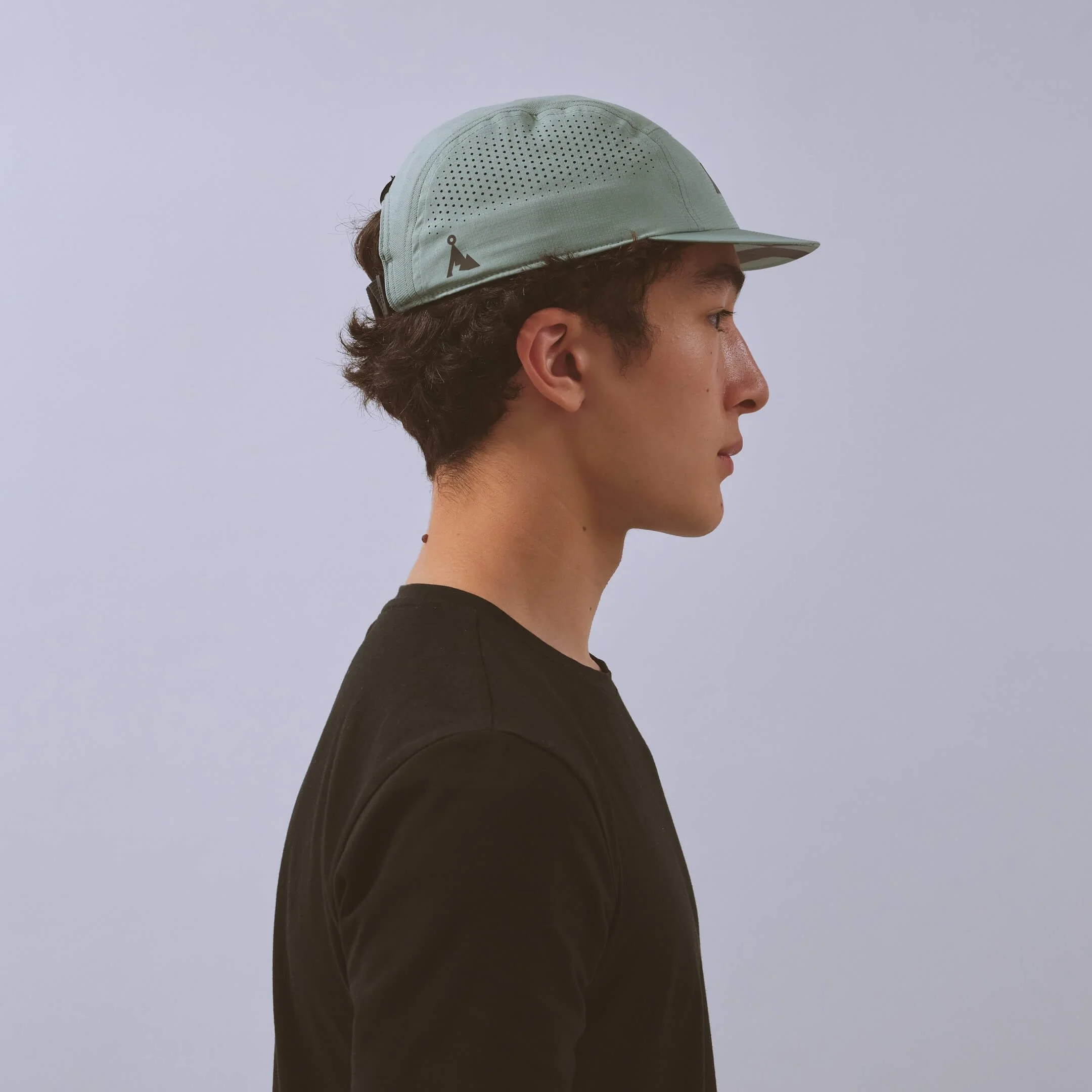 vaga-feather-racing-cap-sagegreen-model-profile.jpg