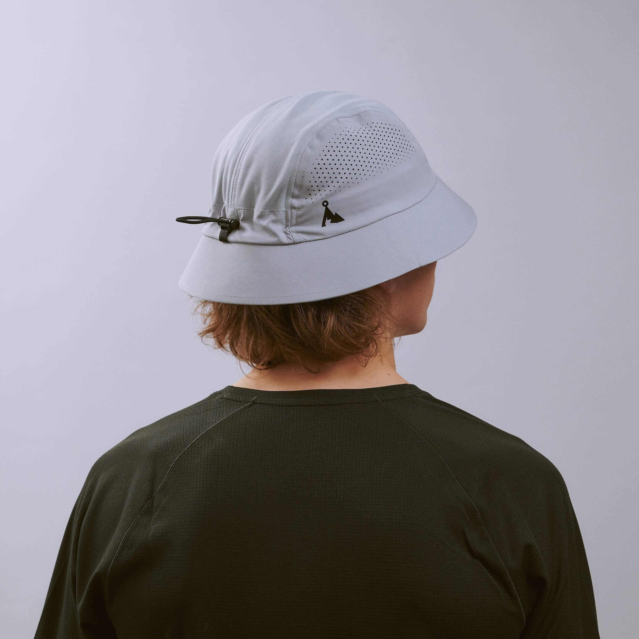 vaga-feather-racing-bucket-hat-aluminiumgrey-e-model-angle.jpg
