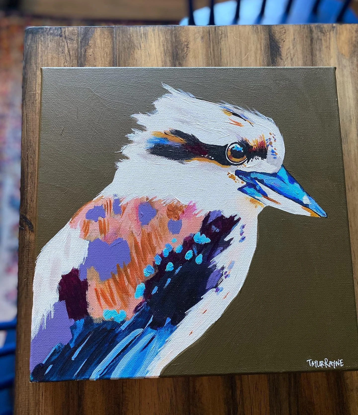 August slipped away like a bottle of wine 🎶 
It&rsquo;s officially fall in my eyes, so bring on all the jewel tones, new paintings and red wine. 

Kookaburra. 12x12. Acrylic.