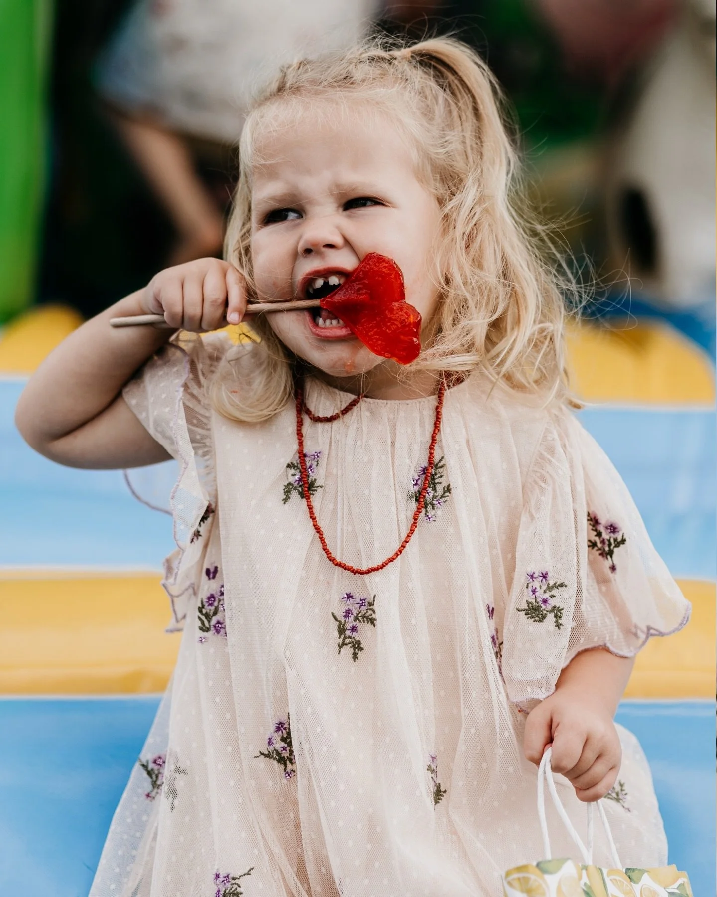 I loooooove kinderen op een bruiloft. En deze was fantastisch! Maar liefst 26 kinderen waren er bij, vooraf had ik al een soort van fomo. Dat ik niet heel de dag bij allemaal tegelijk kon zijn maar gelukkig viel dat op de dag zelf mee. Keuzes maken e