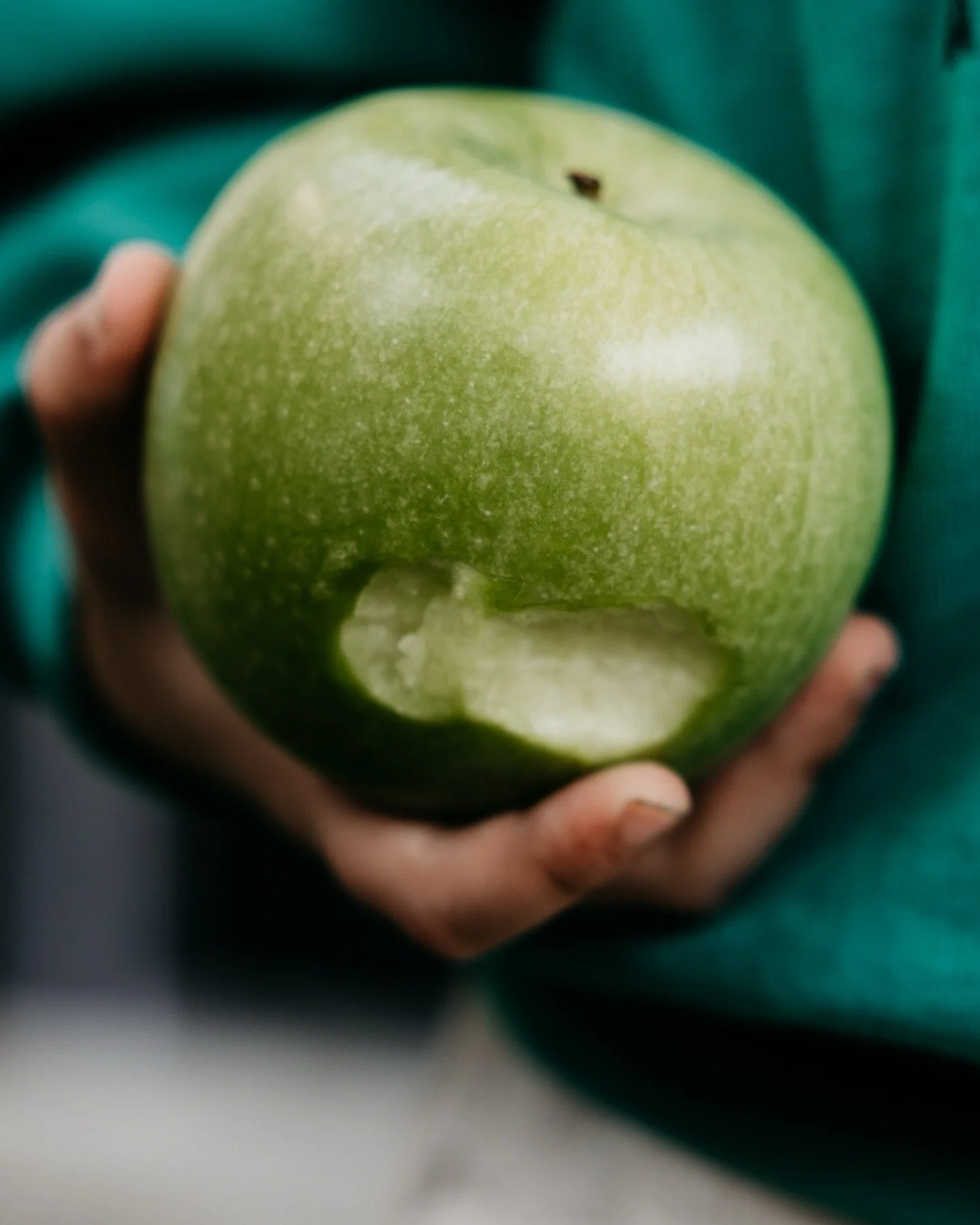 De ochtend gaat al soepeler, er hoeven geen broodtrommeltjes gemaakt te worden en de kindjes lijken meer mee te werken. Zij voelen het ook. De zon schijnt, ontbijtjes erin, rugzakjes om en op de fiets naar school.

Na een vlugge ochtend zijn ze alwee