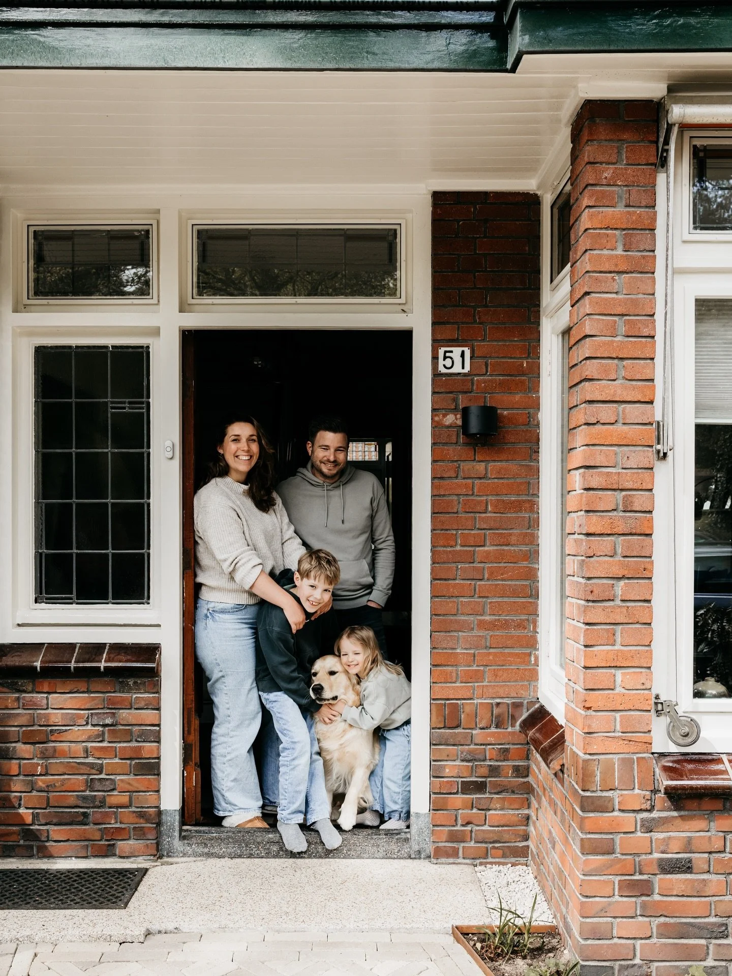 Tijdens een Day in the Life eindig ik altijd met een foto van jullie allemaal. Dit kan voor jullie huis zijn, stoeiend op de bank, liggend op de trampoline, in het grasveldje verderop in de straat of net wat jullie leuk vinden. Zo hebben jullie in el