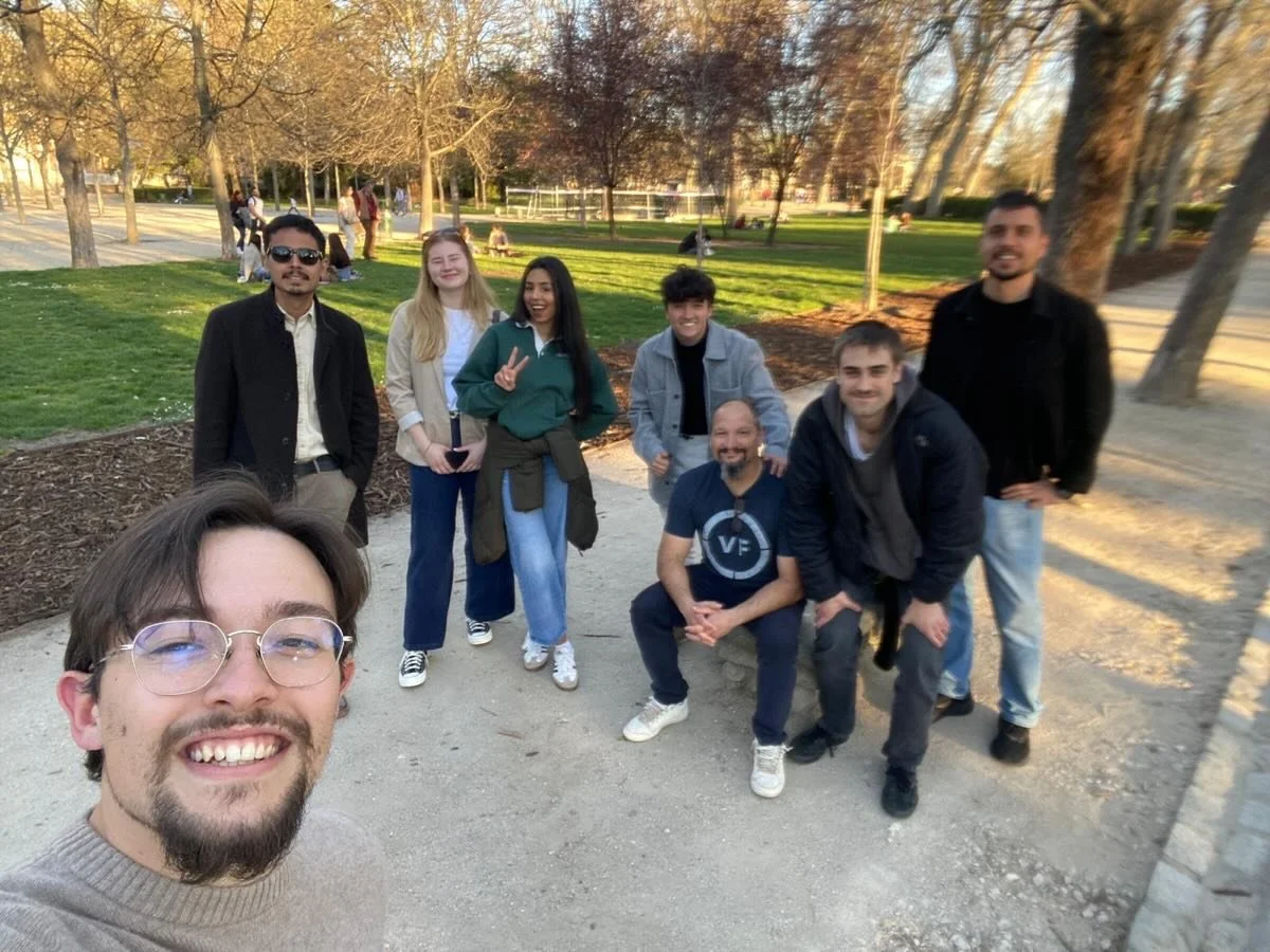 We had eight volunteers join us for our weekly outreach in Madrid! Our laborers are eager to enter the harvest 🌾