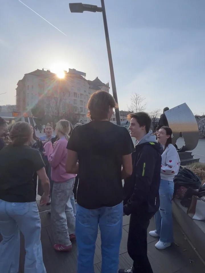 Grace Family Church brought a heart of pure worship with them to Budapest this week. They shared the Gospel with great care and and passion to the people of Hungary. 🇭🇺

#graceupongrace #jesusloveseurope #worshipinpublic #preacthegospel