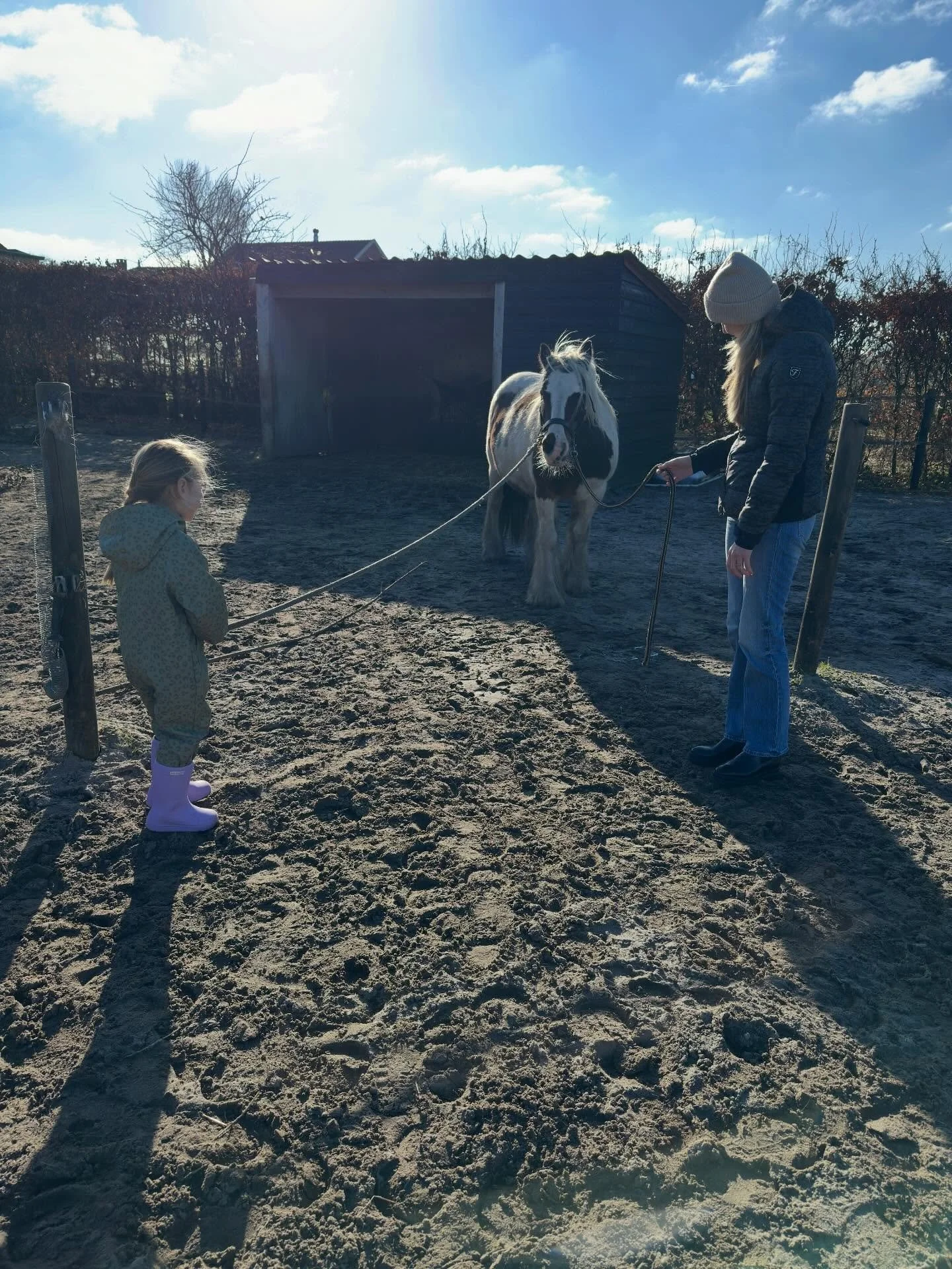De eerste ouder-kind workshop! Het was geweldig! 🤍

En wat een cadeautje het zonnetje vandaag 🌞

Liefde voor de paardjes vandaag op Valentijnsdag, want de kinderen hebben lekker voor ze gekookt 🍎🧑&zwj;🍳. Daarna maakten we een creatieve knutsel e