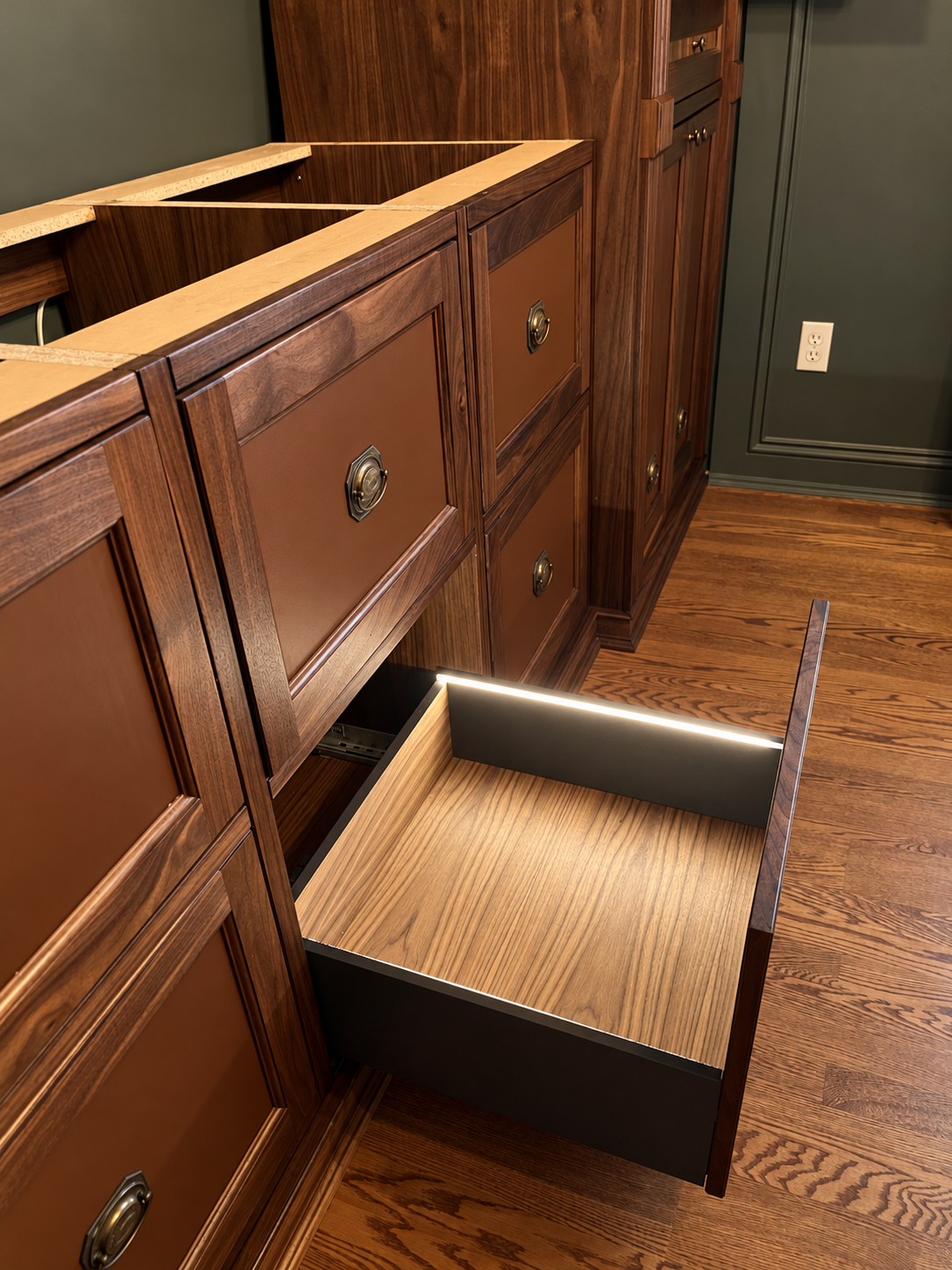 Integrated drawer lighting