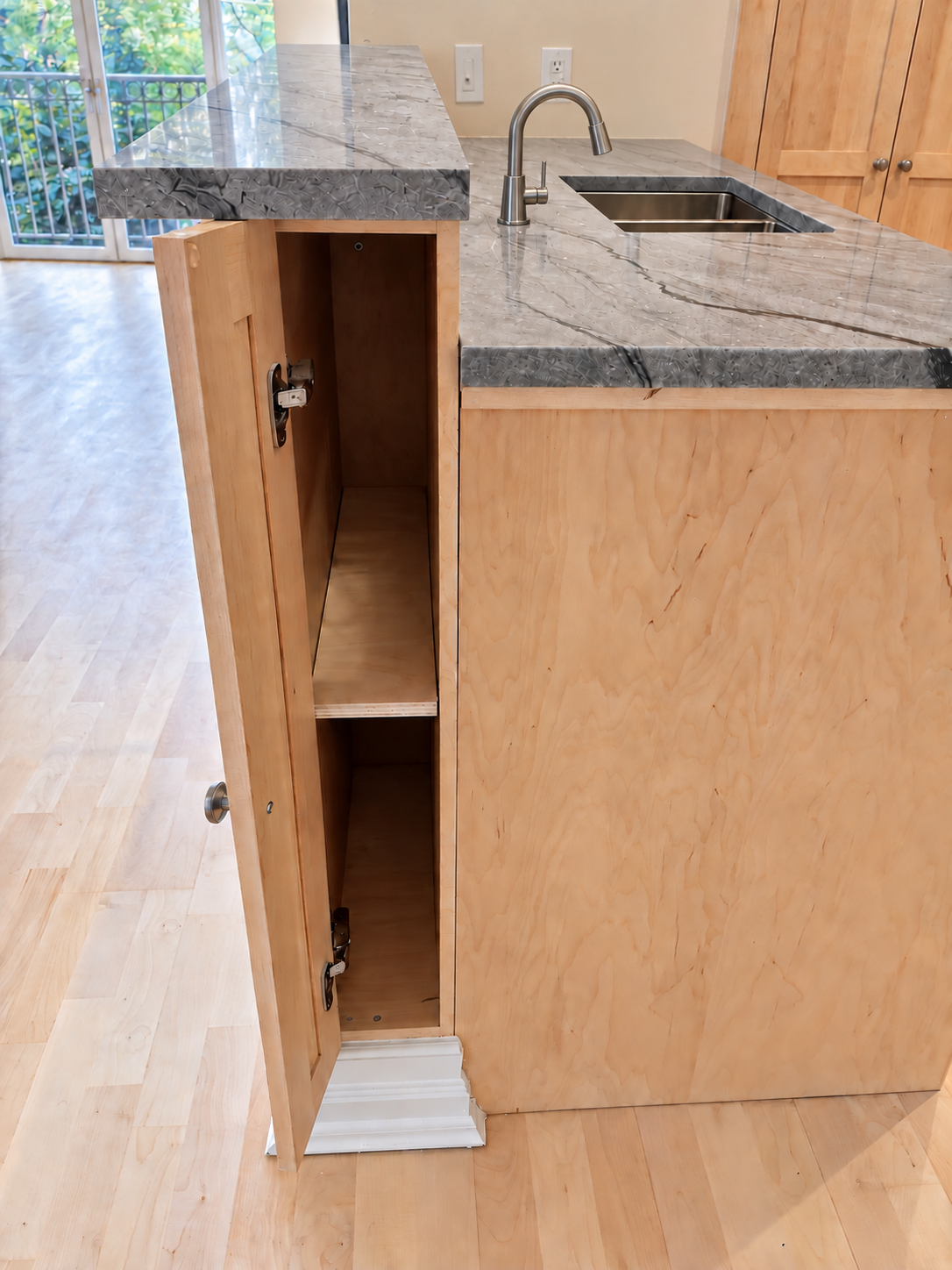 Peninsula end storage