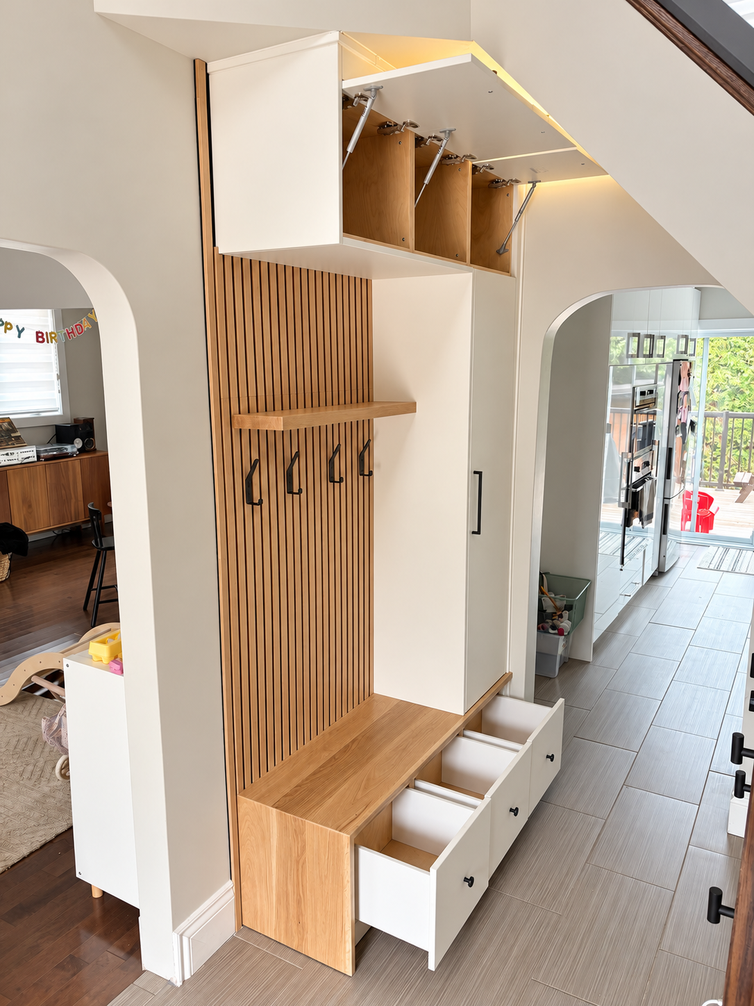 Lift-up cupboards & drawers