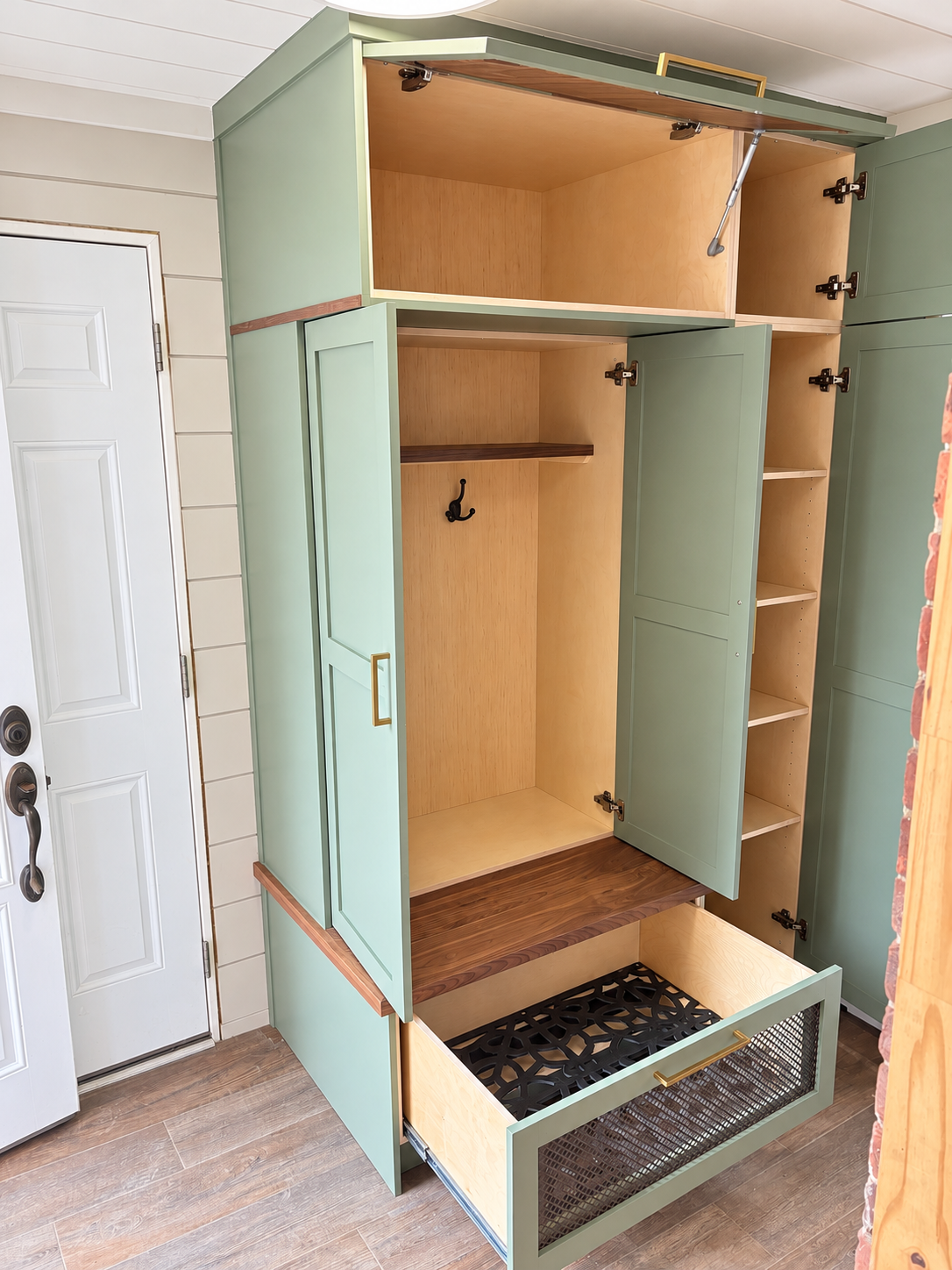 Cupboard & drawer storage