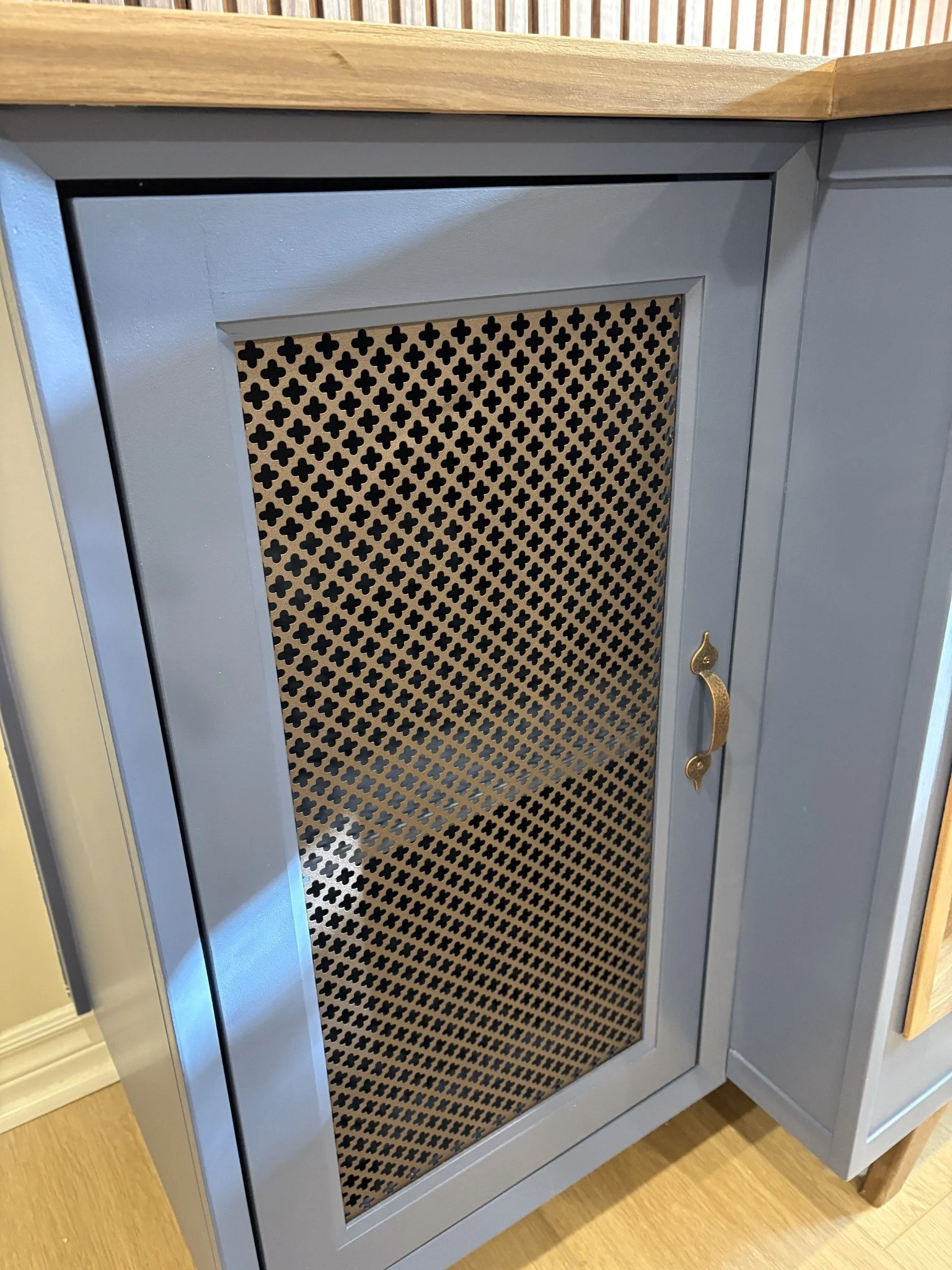 Patterned door insert