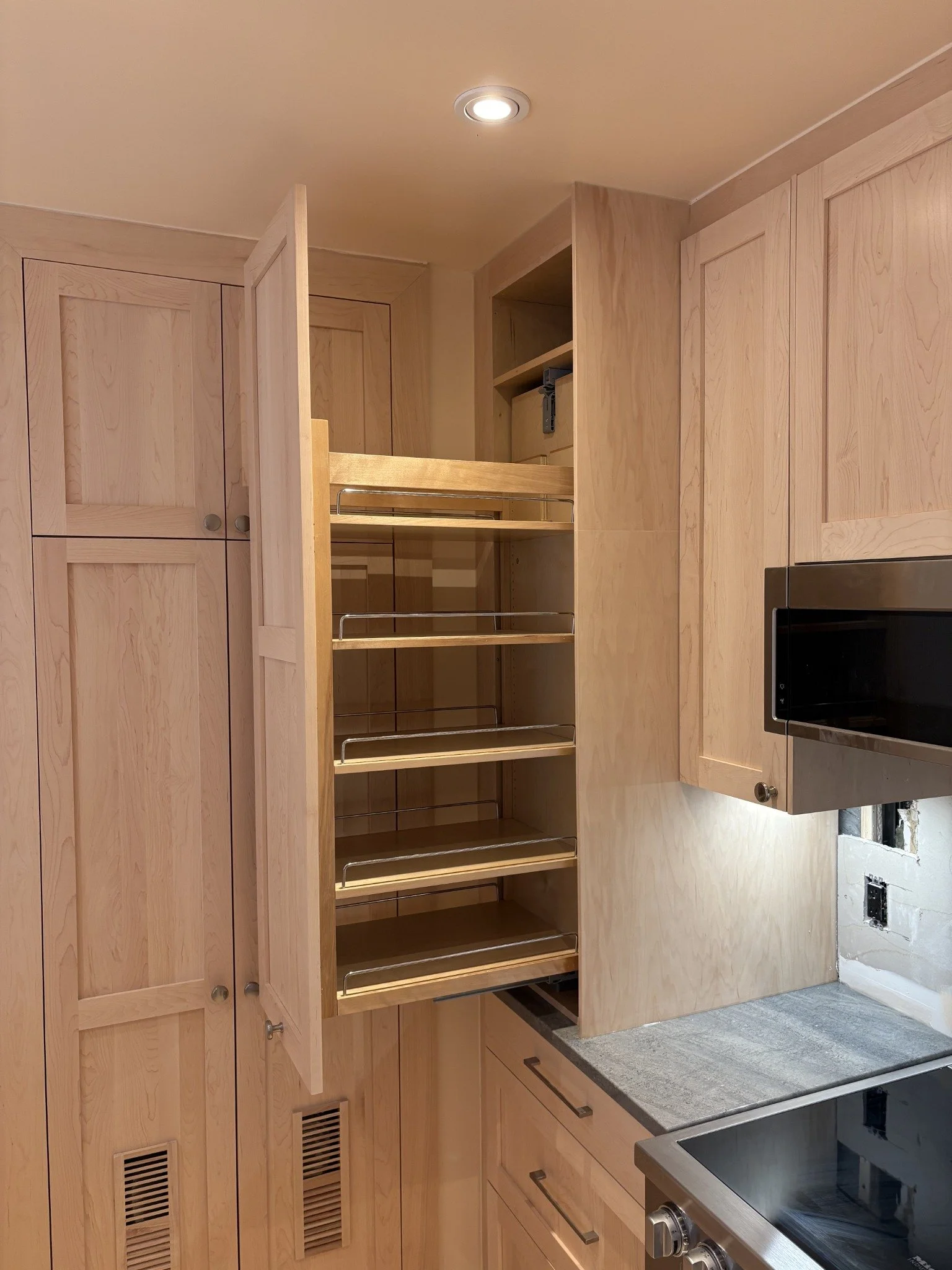 Pull-out pantry