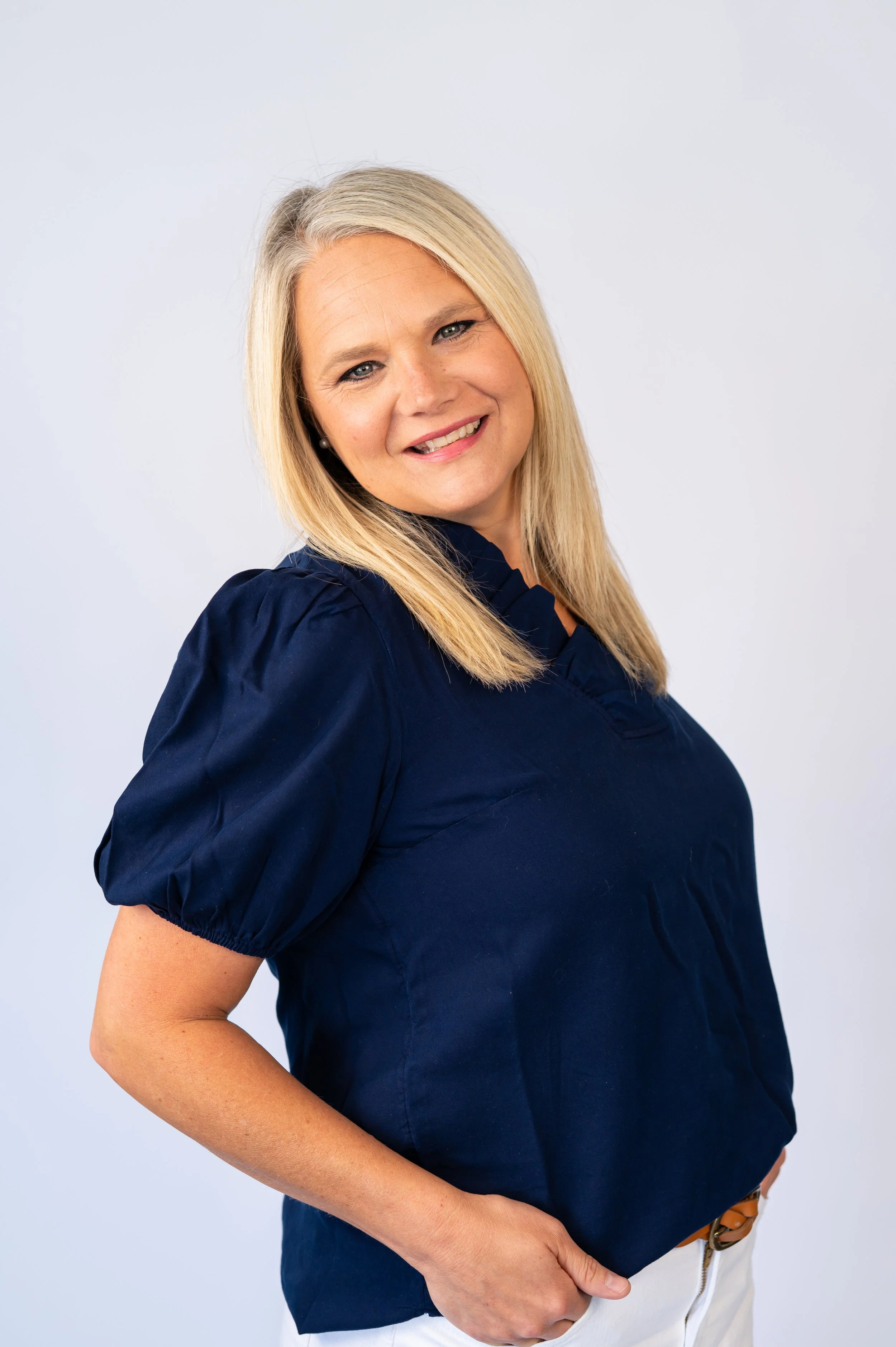 Functional Nurse Practitioner, Koral Worsham of Redeeming Roots Functional Wellness headshot smiling