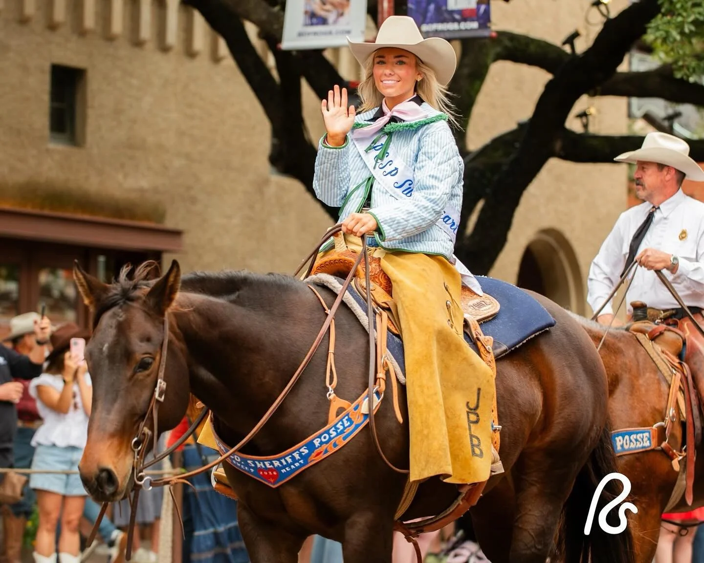 Some flicks from the Red Steagall Cowboy Gathering 🤠 We hope y’all had a great weekend in Cowtown celebrating true cowboy tradition and Western heritage! 
#RedSteagallCowboyGathering #Cowtown #ParkerCountySheriffsPosse #WesternHeritage #Texas