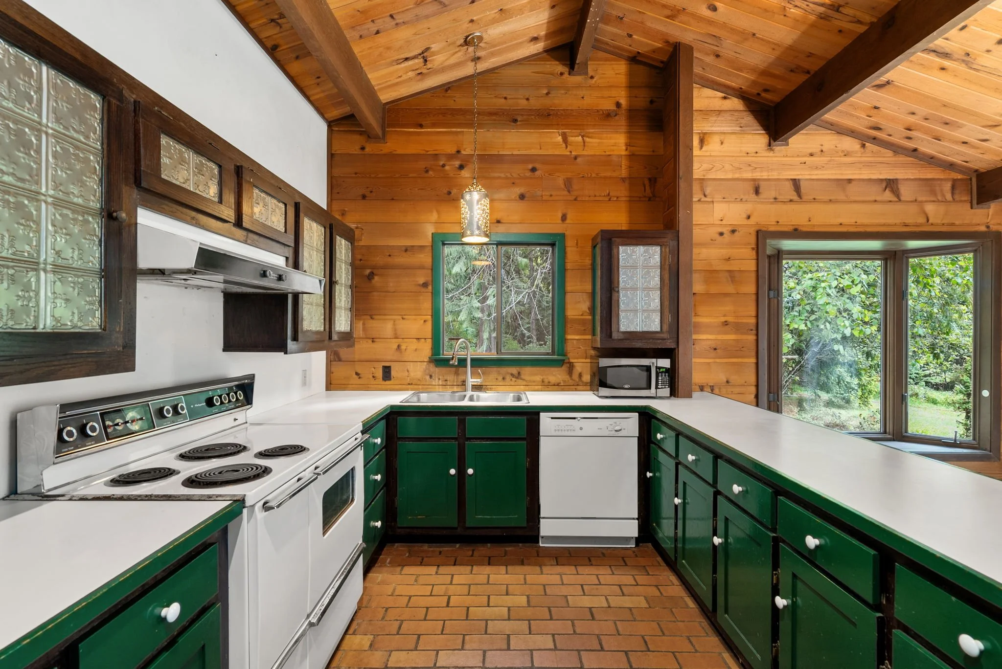 15-web-or-mls-4641 Oyster Bay Rd NW, Olympia, WA_Luminate Media_15.jpg