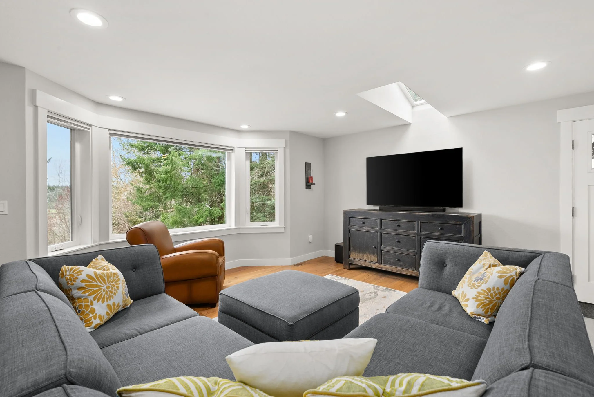 25-web-or-mls-4227 Forest Park St NW, Olympia, WA_Luminate Media_025.jpg