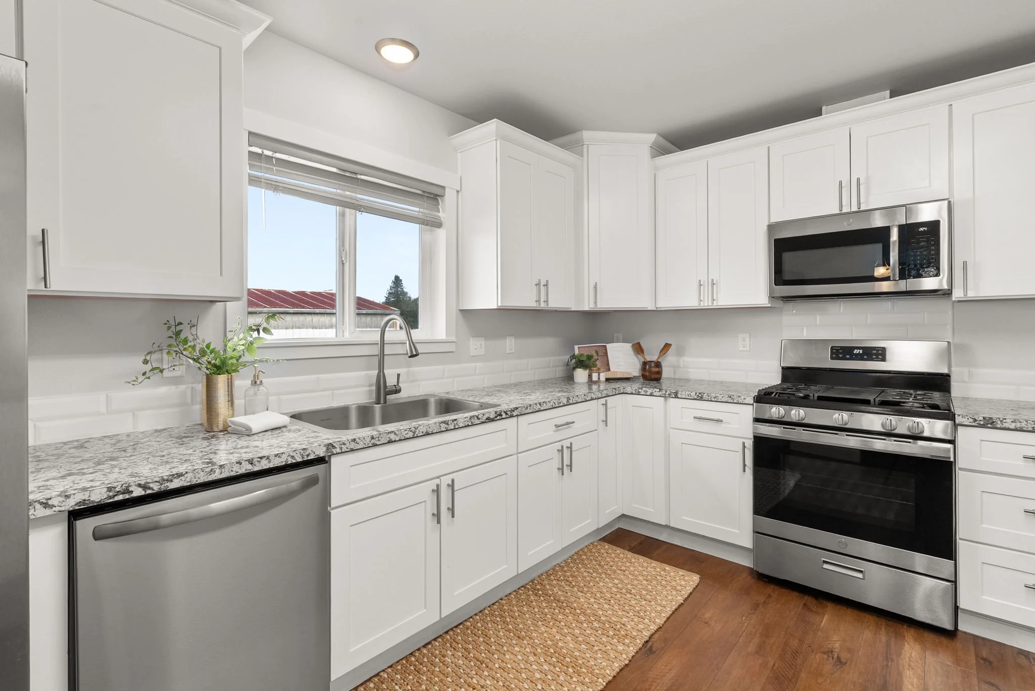 9-web-or-mls-418 S 3rd St, McCleary, WA_Luminate Media_009.jpg