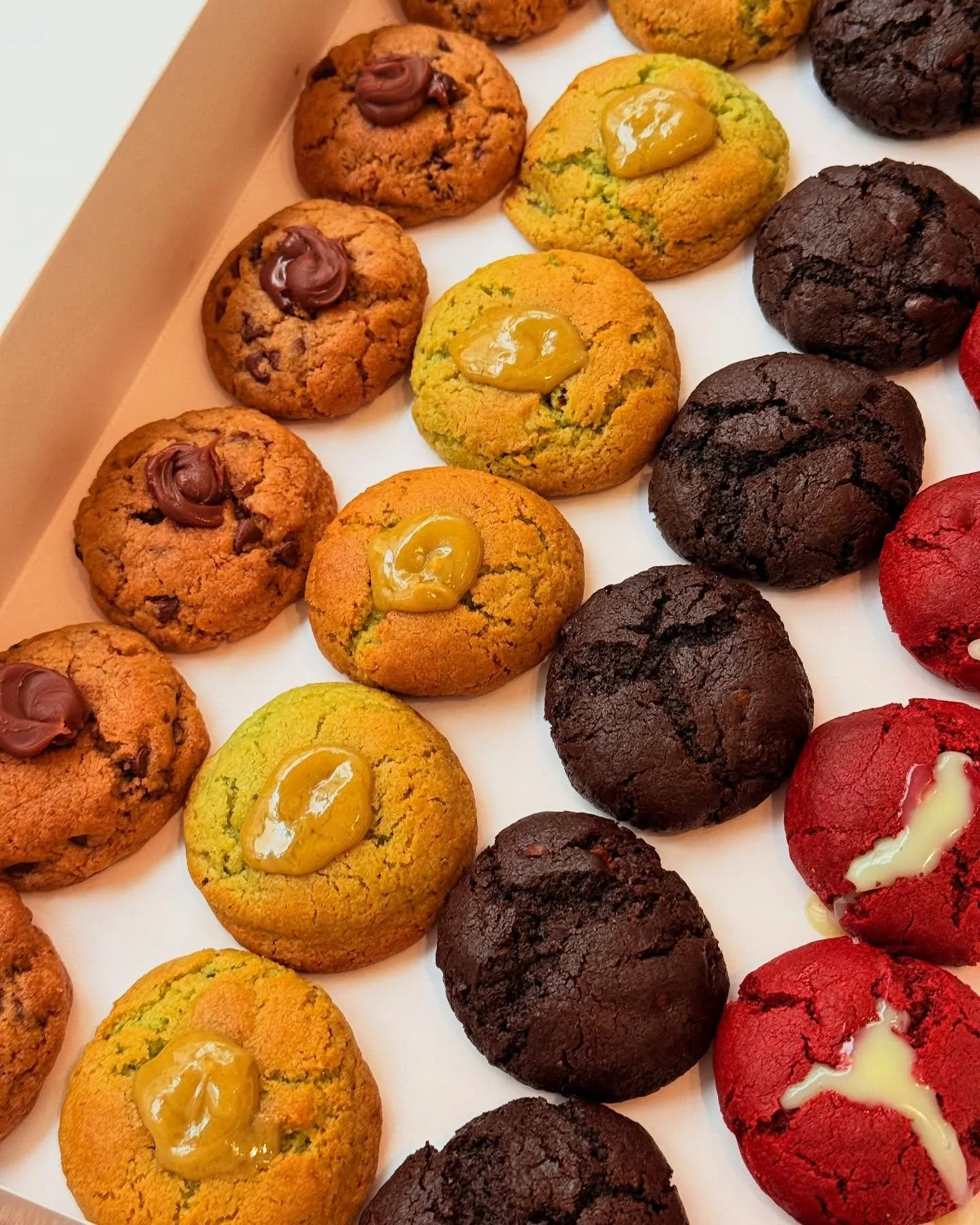 Craving something small but mighty?

Introducing our Mini Gooeys🍪&mdash; bite-sized cookies✨

Perfect for sharing (or not 👀), trying all the flavors, and satisfying that sweet tooth in just one bite.

Which one would you try first?

#minigooeys #go