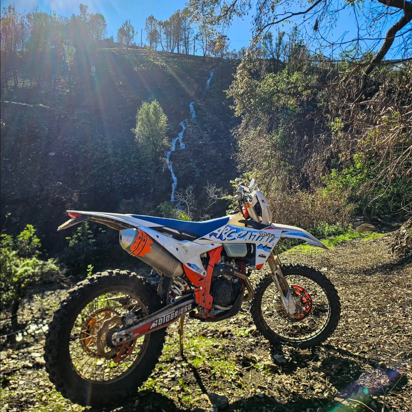 There&rsquo;s a place between adrenaline and peace that you can only reach on a bike. Waterfalls, hidden trails, and the stillness you didn&rsquo;t know you needed. Join us and experience it for yourself.

Www.estrelaenduro.com

2-Day Tour (3 nights,